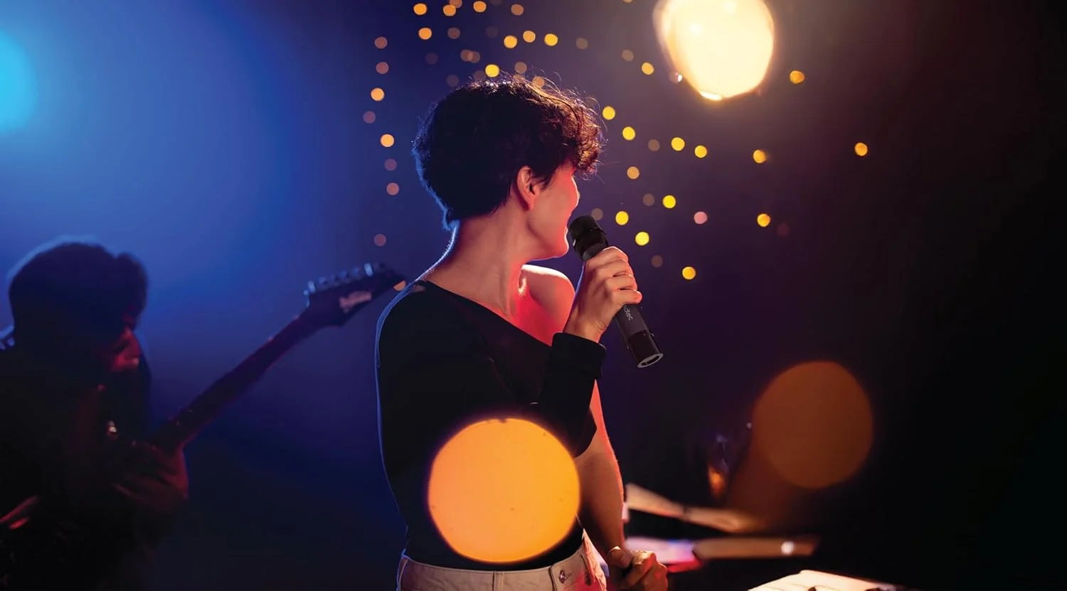 میکروفون بیسیم آلومینیومی قابل شارژ Porodo Soundtec Duo با دو میکروفون، نوع اتصال مونو 6.3 میلیمتری، 2 باتری 800 میلیآمپر ساعتی، 4.5 ساعت زمان کار، روشهای تنظیم DSP، 2 کانال، فاصله دریافت 25 متری - مشکی میکروفون بیسیم آلومینیومی قابل شارژ Porodo Soundtec Duo با دو میکروفون، نوع اتصال مونو 6.3 میلیمتری، 2 باتری 800 میلیآمپر ساعتی، 4.5 ساعت زمان کار، روشهای تنظیم DSP، 2 کانال، فاصله دریافت 25 متری - مشکی