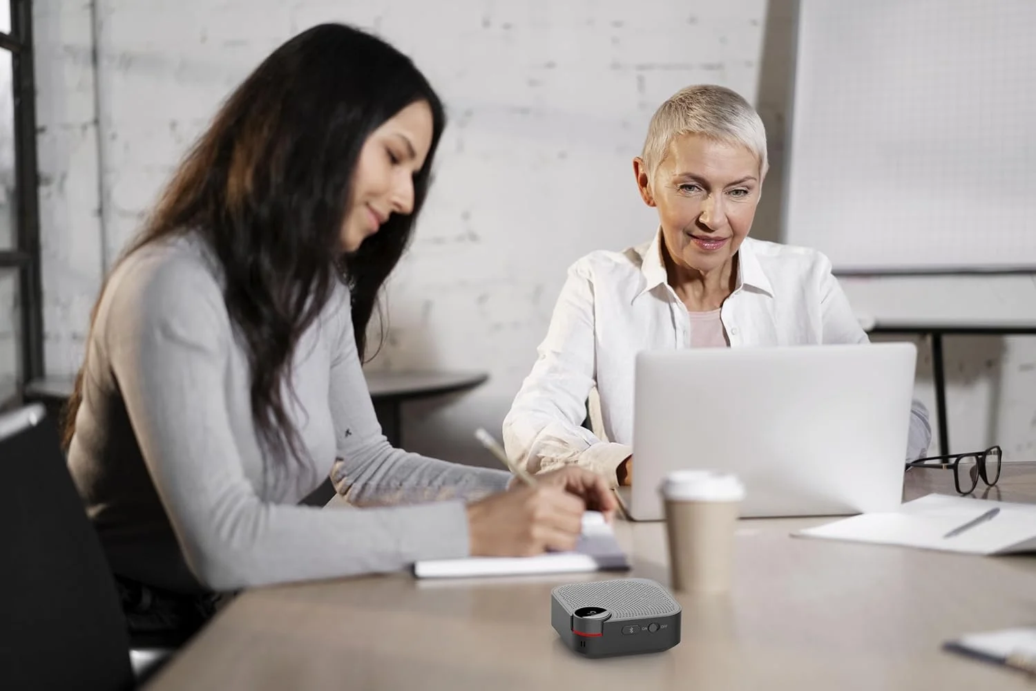 اسپیکر کنفرانس بی سیم Porodo با قابلیت دریافت صدای همه جهته، باتری 800 میلی آمپر ساعتی، اتصال آسان، پوشش میکروفون 3 متری، برد بلوتوث 10 متری - مشکی اسپیکر کنفرانس بی سیم Porodo با قابلیت دریافت صدای همه جهته، باتری 800 میلی آمپر ساعتی، اتصال آسان، پوشش میکروفون 3 متری، برد بلوتوث 10 متری - مشکی