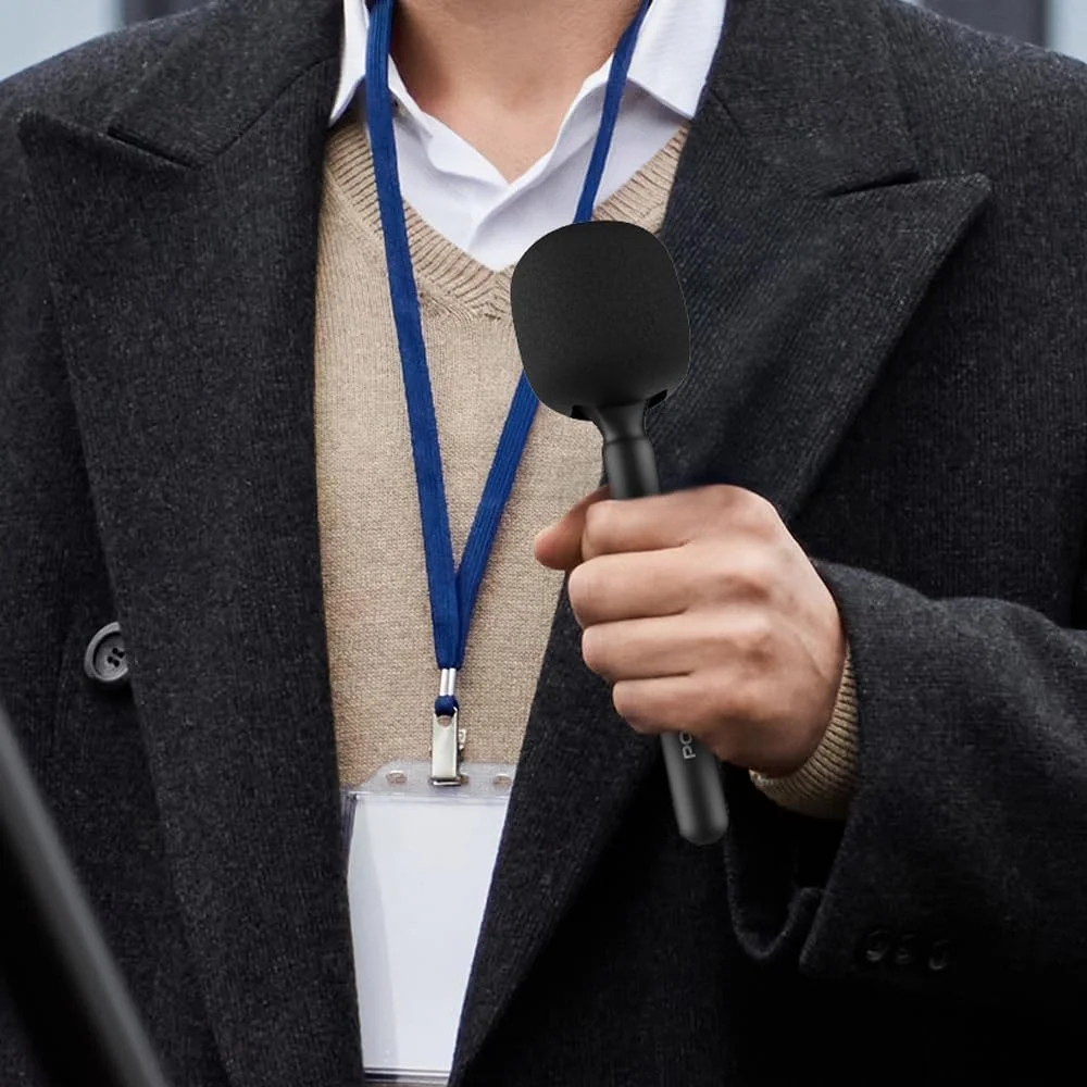 میکروفون یقه ای بی سیم دستی و گیرنده Porodo، میکروفون دینامیک وکال برای کارائوکه و بلندگوها، عمر باتری 12 ساعته، حساسیت بالا، همچنین به دوربین های DSLR برای فیلمبرداری متصل می شود میکروفون یقه ای بی سیم دستی و گیرنده Porodo، میکروفون دینامیک وکال برای کارائوکه و بلندگوها، عمر باتری 12 ساعته، حساسیت بالا، همچنین به دوربین های DSLR برای فیلمبرداری متصل می شود