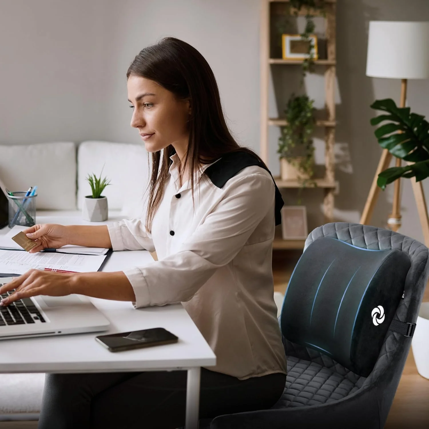 بالشتک پشتی طبی مموری فوم سامسونیت مدل Premium Plush - افزایش راحتی ناحیه کمر - 100% مموری فوم خالص - ایده آل برای خودرو یا دفتر کار - مناسب برای اکثر صندلی ها - توری تنفسی - روکش قابل شستشو بالشتک پشتی طبی مموری فوم سامسونیت مدل Premium Plush - افزایش راحتی ناحیه کمر - 100% مموری فوم خالص - ایده آل برای خودرو یا دفتر کار - مناسب برای اکثر صندلی ها - توری تنفسی - روکش قابل شستشو