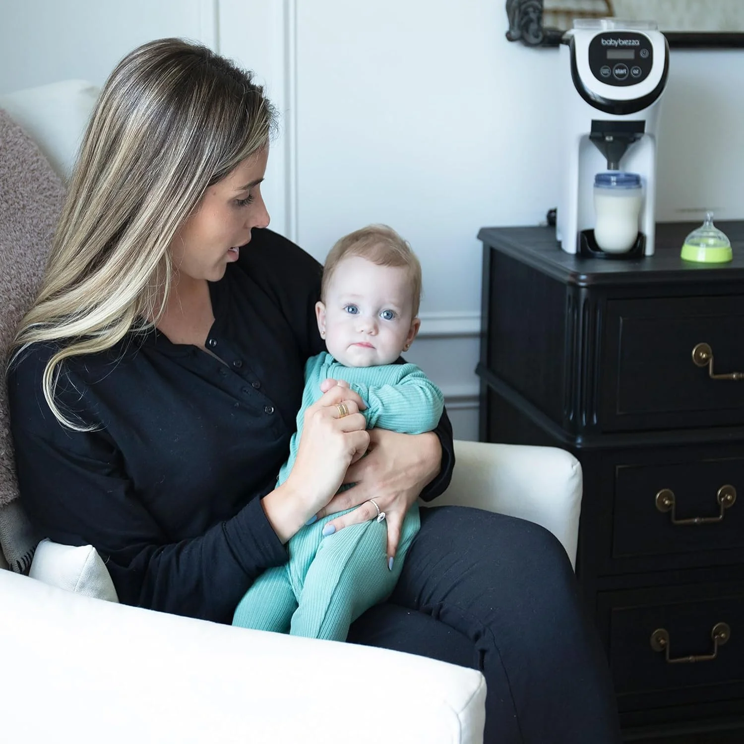 دستگاه مخلوط کن شیر خشک کودک Baby Brezza Formula Pro Mini مناسب فضاهای کوچک و قابل حمل برای مسافرت - دستگاه های بطری ساز، بطری عالی را برای نوزاد شما در حال حرکت می سازد، سفید دستگاه مخلوط کن شیر خشک کودک Baby Brezza Formula Pro Mini مناسب فضاهای کوچک و قابل حمل برای مسافرت - دستگاه های بطری ساز، بطری عالی را برای نوزاد شما در حال حرکت می سازد، سفید