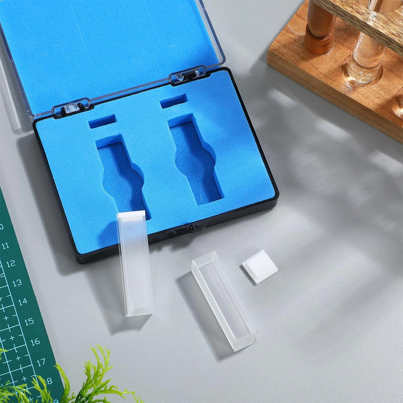 کووت کوارتز Hemobllo برای اسپکتروفتومتر: 2 عدد کووت آزمایشگاهی سلول اسپکترومتر، طول مسیر 10 میلی متر، ظرفیت 3.5 میلی لیتر کووت کوارتز Hemobllo برای اسپکتروفتومتر: 2 عدد کووت آزمایشگاهی سلول اسپکترومتر، طول مسیر 10 میلی متر، ظرفیت 3.5 میلی لیتر