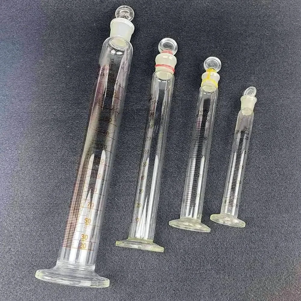 استوانه مدرج شیشه ای آزمایشگاهی 5ml/10ml/25ml/50ml/100ml/250ml/500ml/1000ml با درپوش شیشه ای مدرج آزمایشگاهی (500ml) استوانه مدرج شیشه ای آزمایشگاهی 5ml/10ml/25ml/50ml/100ml/250ml/500ml/1000ml با درپوش شیشه ای مدرج آزمایشگاهی (500ml)