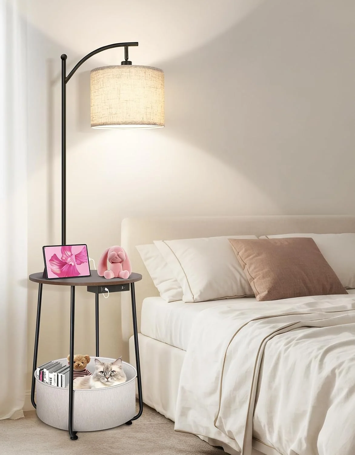 چراغ ایستاده OUTON با میز گرد، میز کنار تخت با ایستگاه شارژ، 2 پورت USB، سبد ذخیره سازی، 3 دمای رنگ، میز کنار تختی فلزی چوبی، میز انتهایی برای اتاق نشیمن، اتاق خواب، گردویی چراغ ایستاده OUTON با میز گرد، میز کنار تخت با ایستگاه شارژ، 2 پورت USB، سبد ذخیره سازی، 3 دمای رنگ، میز کنار تختی فلزی چوبی، میز انتهایی برای اتاق نشیمن، اتاق خواب، گردویی