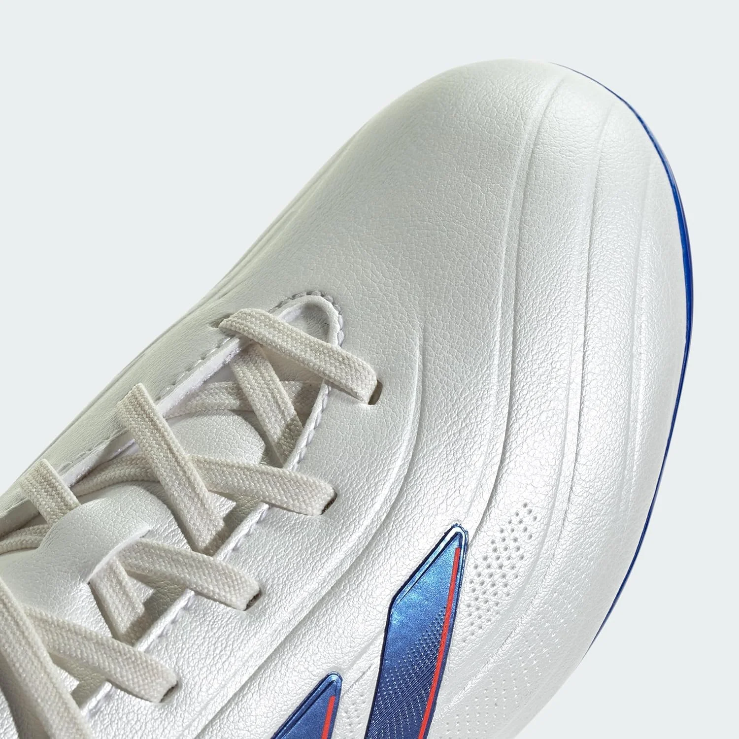 کفش فوتبال آدیداس Copa Pure 2 League مناسب زمین چمن برای کودکان و نوجوانان کفش فوتبال آدیداس Copa Pure 2 League مناسب زمین چمن برای کودکان و نوجوانان