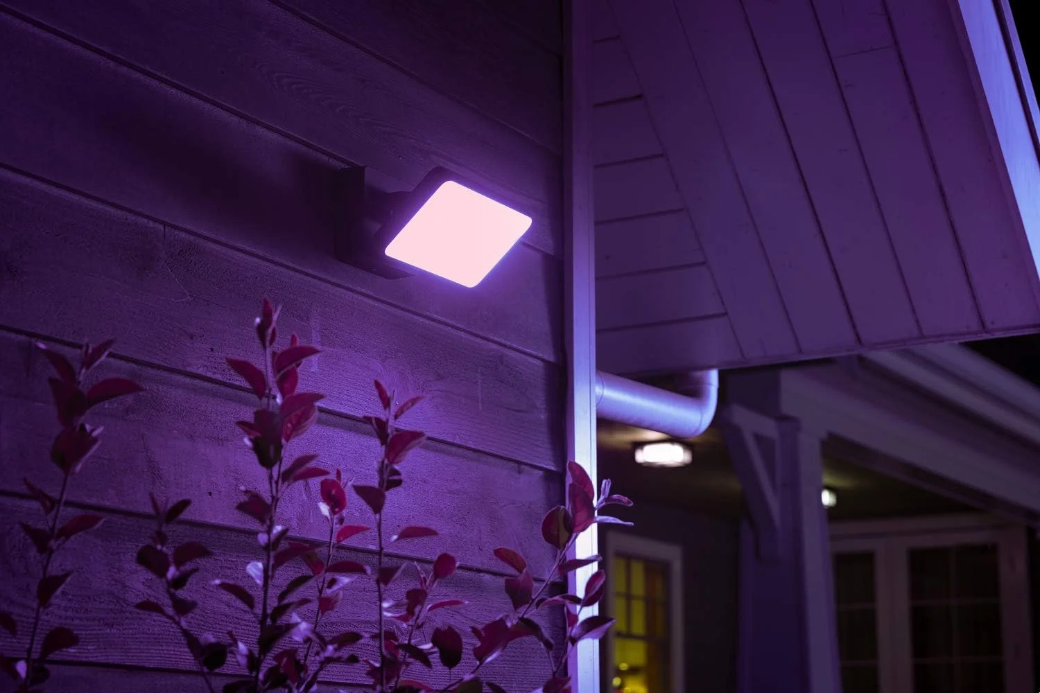 چراغ LED هوشمند Philips Hue White and Color Ambiance مدل Discover مناسب فضای باز، قابل تنظیم نور، مشکی، 1 عدد چراغ LED هوشمند Philips Hue White and Color Ambiance مدل Discover مناسب فضای باز، قابل تنظیم نور، مشکی، 1 عدد