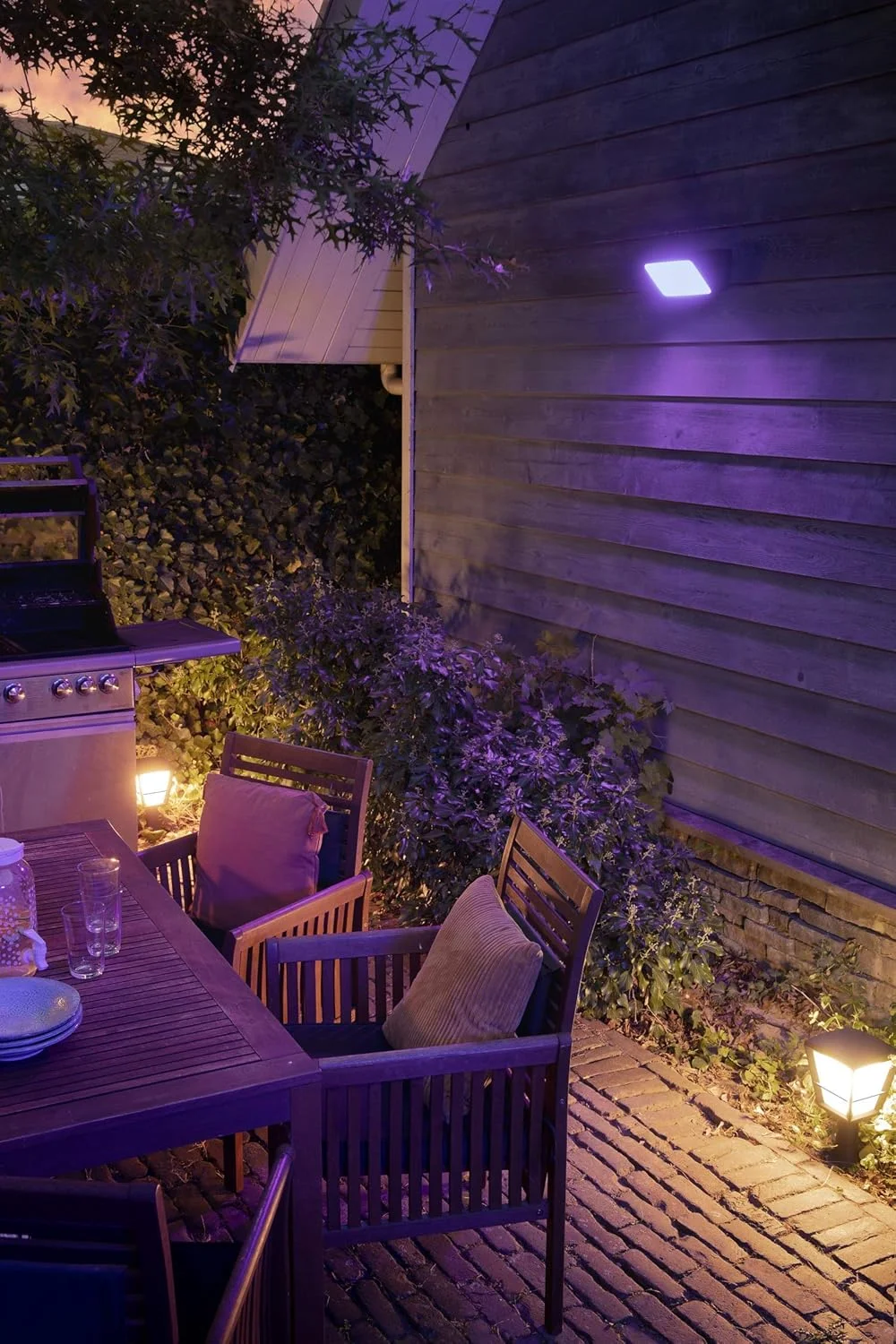 چراغ LED هوشمند Philips Hue White and Color Ambiance مدل Discover مناسب فضای باز، قابل تنظیم نور، مشکی، 1 عدد چراغ LED هوشمند Philips Hue White and Color Ambiance مدل Discover مناسب فضای باز، قابل تنظیم نور، مشکی، 1 عدد