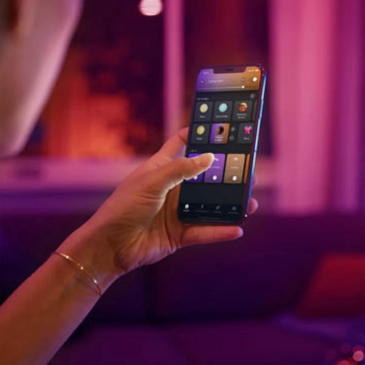 چراغ رومیزی Philips Hue White and colour ambience Bloom، چراغ رومیزی هوشمند، سفید، بلوتوث/Zigbee، LED، متغیر، 2000 کلوین چراغ رومیزی Philips Hue White and colour ambience Bloom، چراغ رومیزی هوشمند، سفید، بلوتوث/Zigbee، LED، متغیر، 2000 کلوین