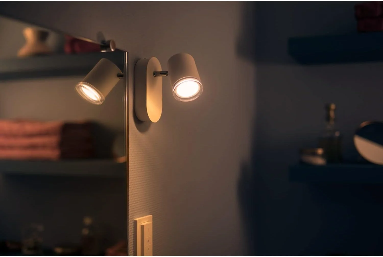 چراغ نقطهای هوشمند Philips Hue Adore White Ambiance LED با کلید دیمر برای روشنایی حمام با بلوتوث، سازگار با Alexa، Google Assistant و Apple Homekit چراغ نقطهای هوشمند Philips Hue Adore White Ambiance LED با کلید دیمر برای روشنایی حمام با بلوتوث، سازگار با Alexa، Google Assistant و Apple Homekit