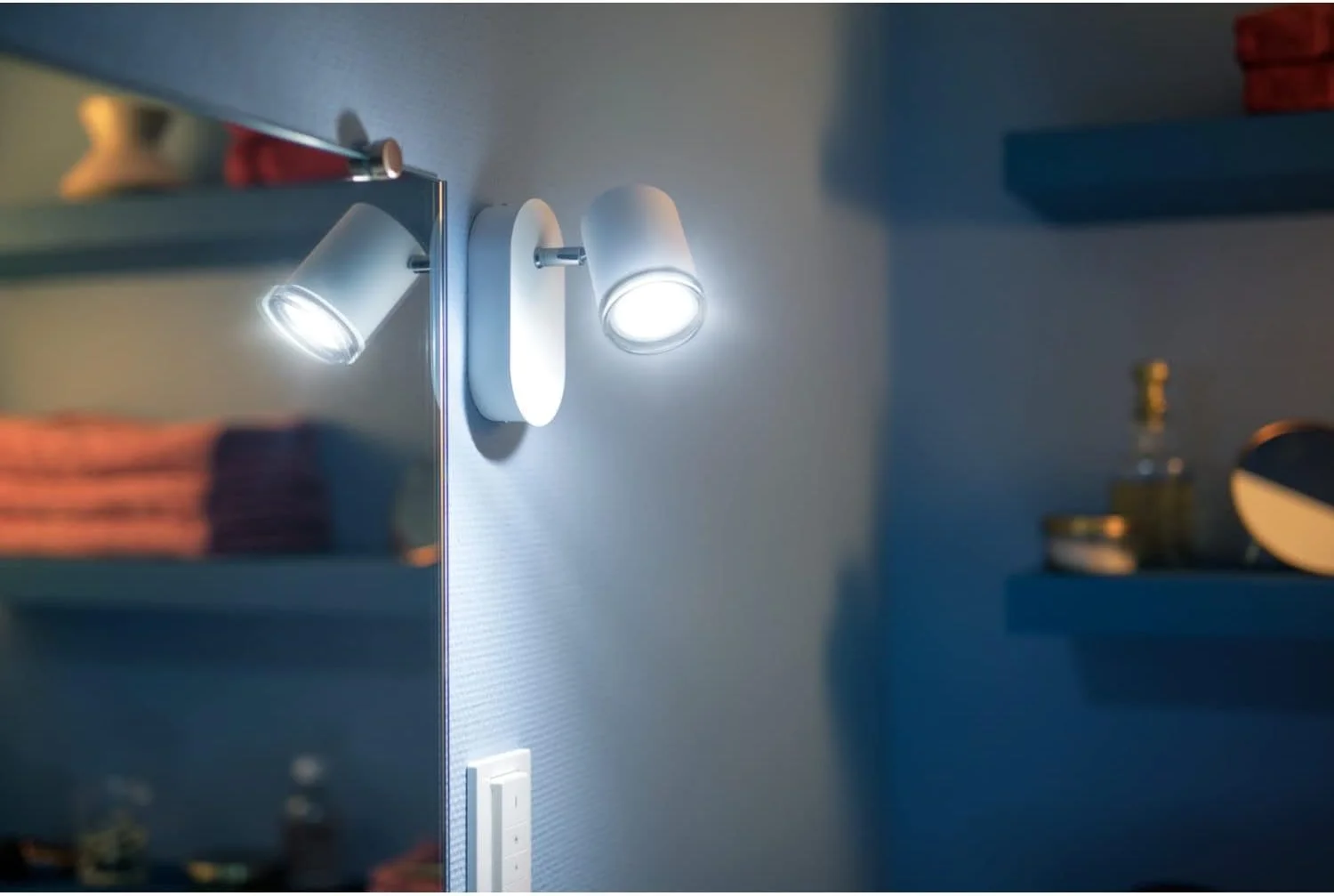 چراغ نقطهای هوشمند Philips Hue Adore White Ambiance LED با کلید دیمر برای روشنایی حمام با بلوتوث، سازگار با Alexa، Google Assistant و Apple Homekit چراغ نقطهای هوشمند Philips Hue Adore White Ambiance LED با کلید دیمر برای روشنایی حمام با بلوتوث، سازگار با Alexa، Google Assistant و Apple Homekit
