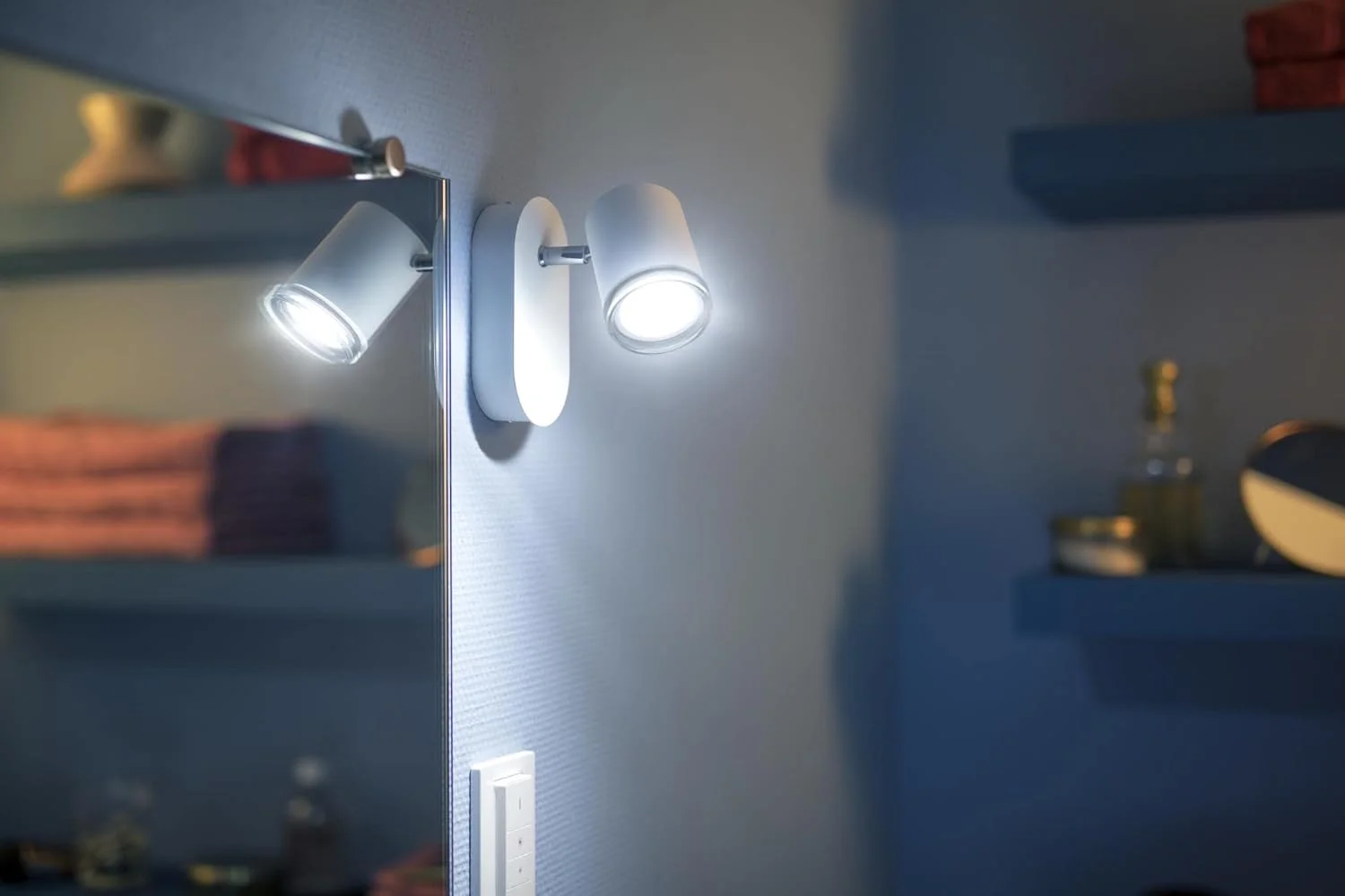 چراغ نقطهای هوشمند Philips Hue Adore White Ambiance LED با کلید دیمر برای روشنایی حمام با بلوتوث، سازگار با Alexa، Google Assistant و Apple Homekit چراغ نقطهای هوشمند Philips Hue Adore White Ambiance LED با کلید دیمر برای روشنایی حمام با بلوتوث، سازگار با Alexa، Google Assistant و Apple Homekit