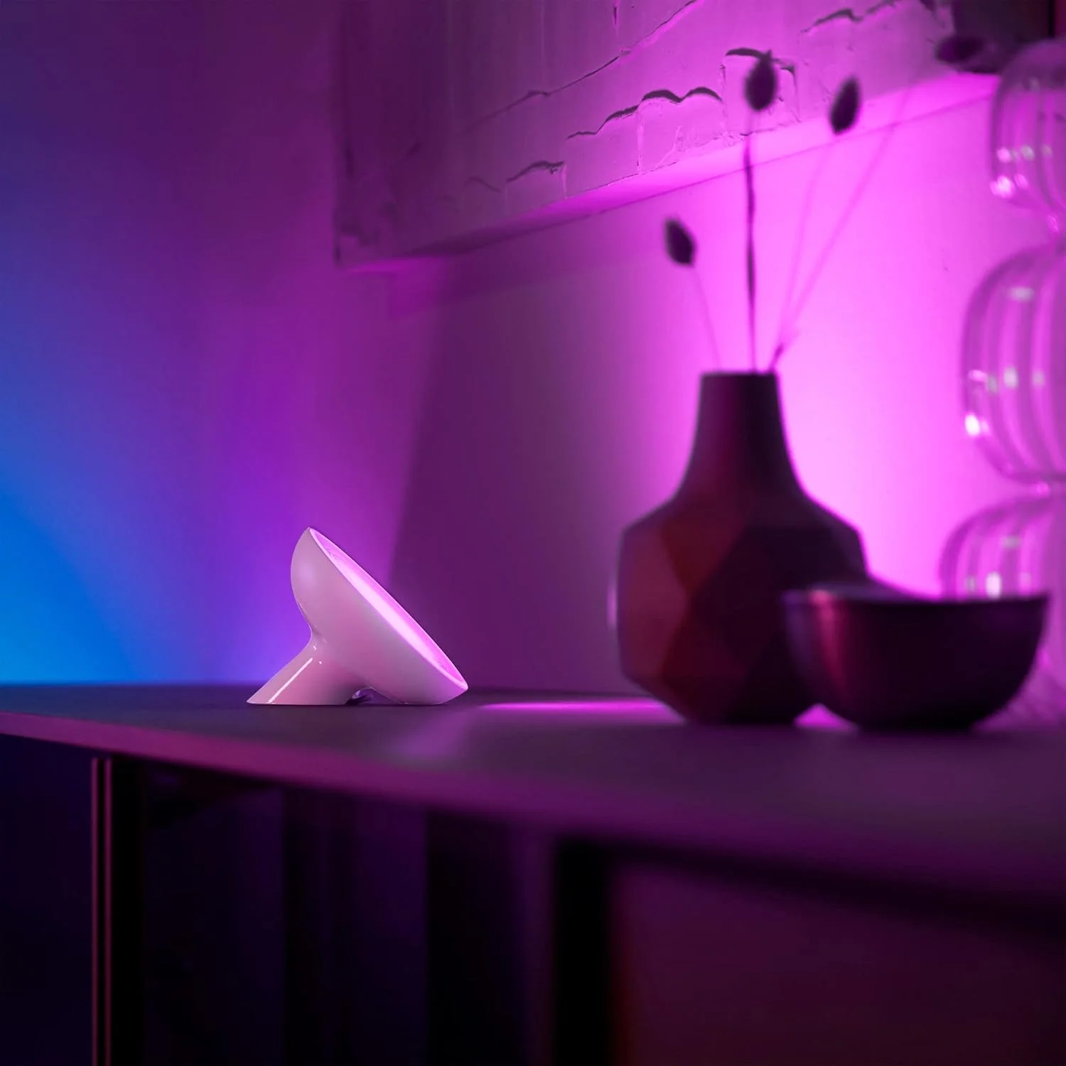 چراغ رومیزی Philips Hue White and colour ambience Bloom، چراغ رومیزی هوشمند، سفید، بلوتوث/Zigbee، LED، متغیر، 2000 کلوین چراغ رومیزی Philips Hue White and colour ambience Bloom، چراغ رومیزی هوشمند، سفید، بلوتوث/Zigbee، LED، متغیر، 2000 کلوین