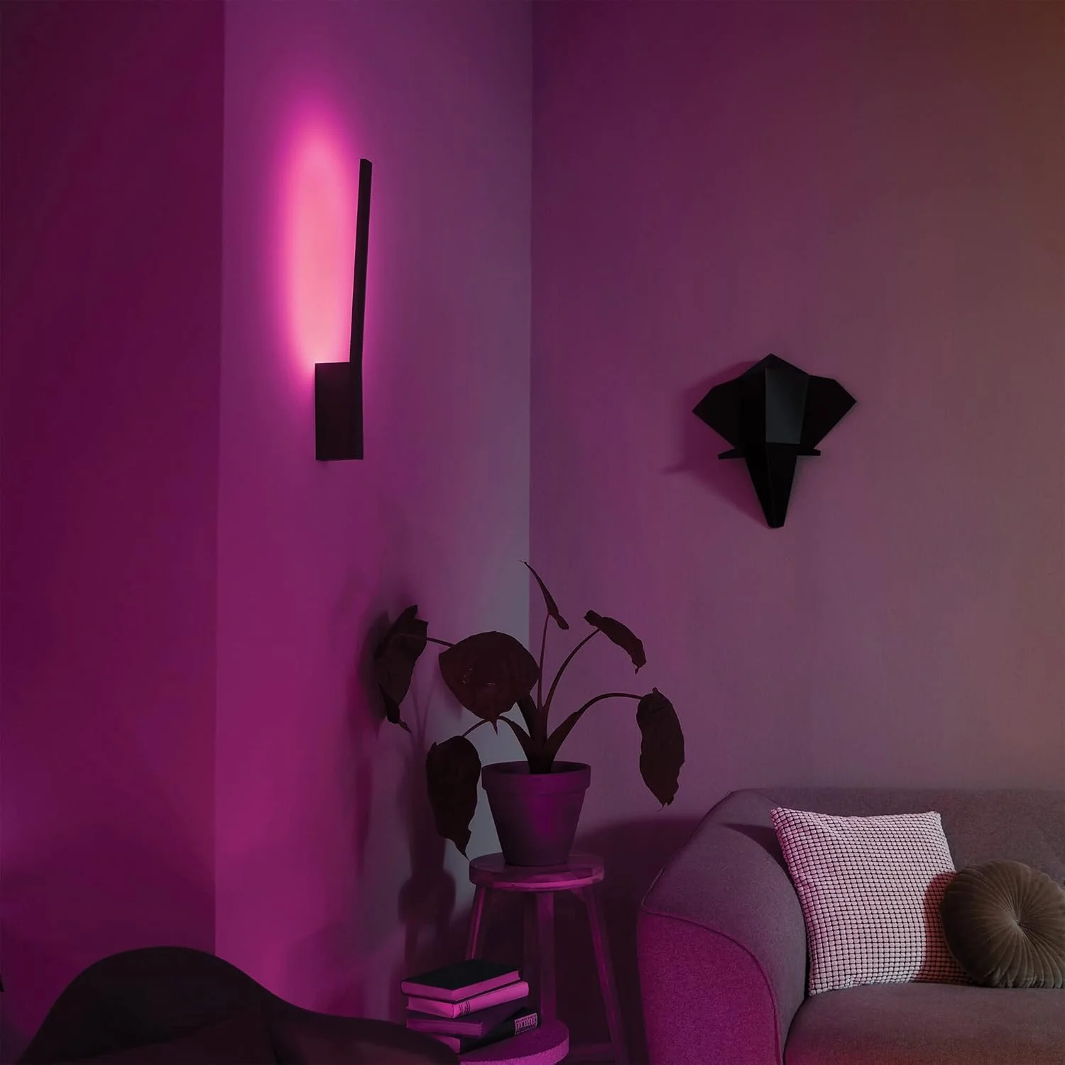 چراغ دیواری هوشمند ال ای دی Philips Hue Liane White & Colour Ambiance با بلوتوث، مشکی، سازگار با Alexa، Google Assistant و Apple Homekit چراغ دیواری هوشمند ال ای دی Philips Hue Liane White & Colour Ambiance با بلوتوث، مشکی، سازگار با Alexa، Google Assistant و Apple Homekit