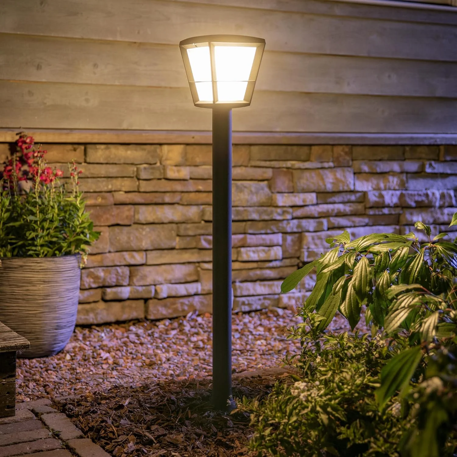 چراغ مسیر LED هوشمند Philips Hue مدل White and Color Ambiance Econic، مناسب فضای باز، قابل تنظیم نور، تا 16 میلیون رنگ، قابل کنترل از طریق اپلیکیشن، سازگار با Amazon Alexa (Echo, Echo Dot) چراغ مسیر LED هوشمند Philips Hue مدل White and Color Ambiance Econic، مناسب فضای باز، قابل تنظیم نور، تا 16 میلیون رنگ، قابل کنترل از طریق اپلیکیشن، سازگار با Amazon Alexa (Echo, Echo Dot)
