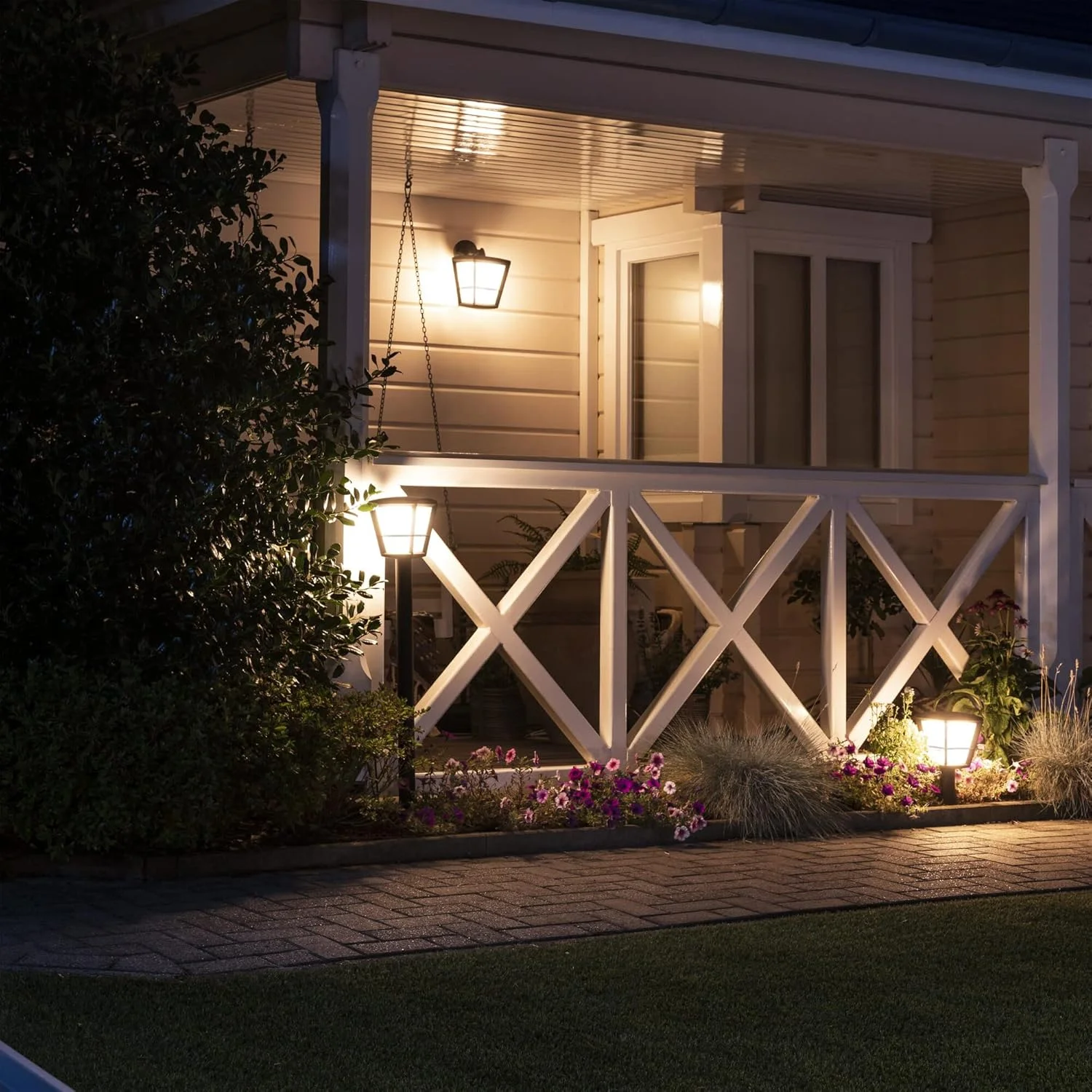 چراغ مسیر LED هوشمند Philips Hue مدل White and Color Ambiance Econic، مناسب فضای باز، قابل تنظیم نور، تا 16 میلیون رنگ، قابل کنترل از طریق اپلیکیشن، سازگار با Amazon Alexa (Echo, Echo Dot) چراغ مسیر LED هوشمند Philips Hue مدل White and Color Ambiance Econic، مناسب فضای باز، قابل تنظیم نور، تا 16 میلیون رنگ، قابل کنترل از طریق اپلیکیشن، سازگار با Amazon Alexa (Echo, Echo Dot)
