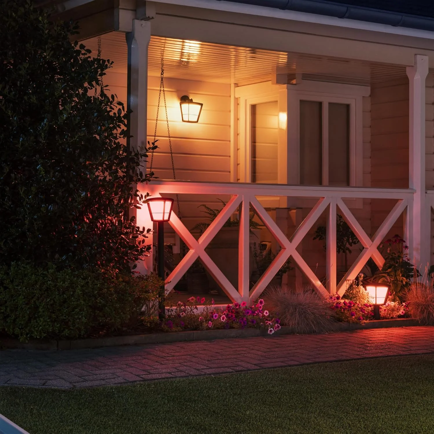 چراغ مسیر LED هوشمند Philips Hue مدل White and Color Ambiance Econic، مناسب فضای باز، قابل تنظیم نور، تا 16 میلیون رنگ، قابل کنترل از طریق اپلیکیشن، سازگار با Amazon Alexa (Echo, Echo Dot) چراغ مسیر LED هوشمند Philips Hue مدل White and Color Ambiance Econic، مناسب فضای باز، قابل تنظیم نور، تا 16 میلیون رنگ، قابل کنترل از طریق اپلیکیشن، سازگار با Amazon Alexa (Echo, Echo Dot)