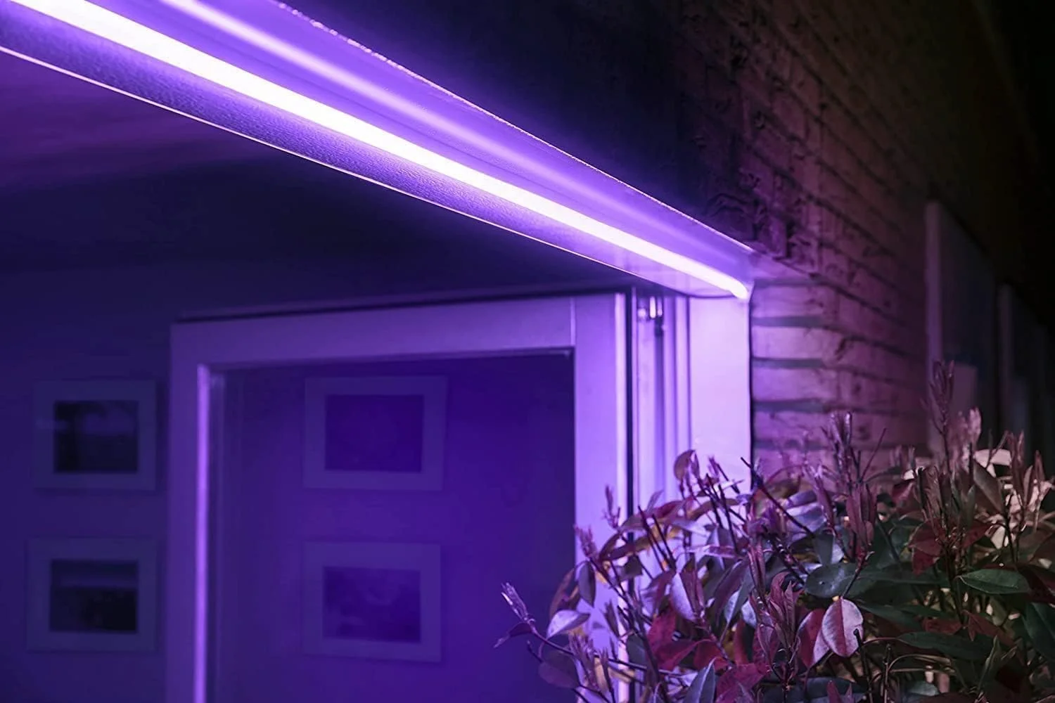 نوار نور 2 متری Philips Hue White & Color Ambience مناسب فضای باز، سازگار با الکسا، گوگل اسیستنت و اپل هوم کیت + سنسور فضای باز نوار نور 2 متری Philips Hue White & Color Ambience مناسب فضای باز، سازگار با الکسا، گوگل اسیستنت و اپل هوم کیت + سنسور فضای باز