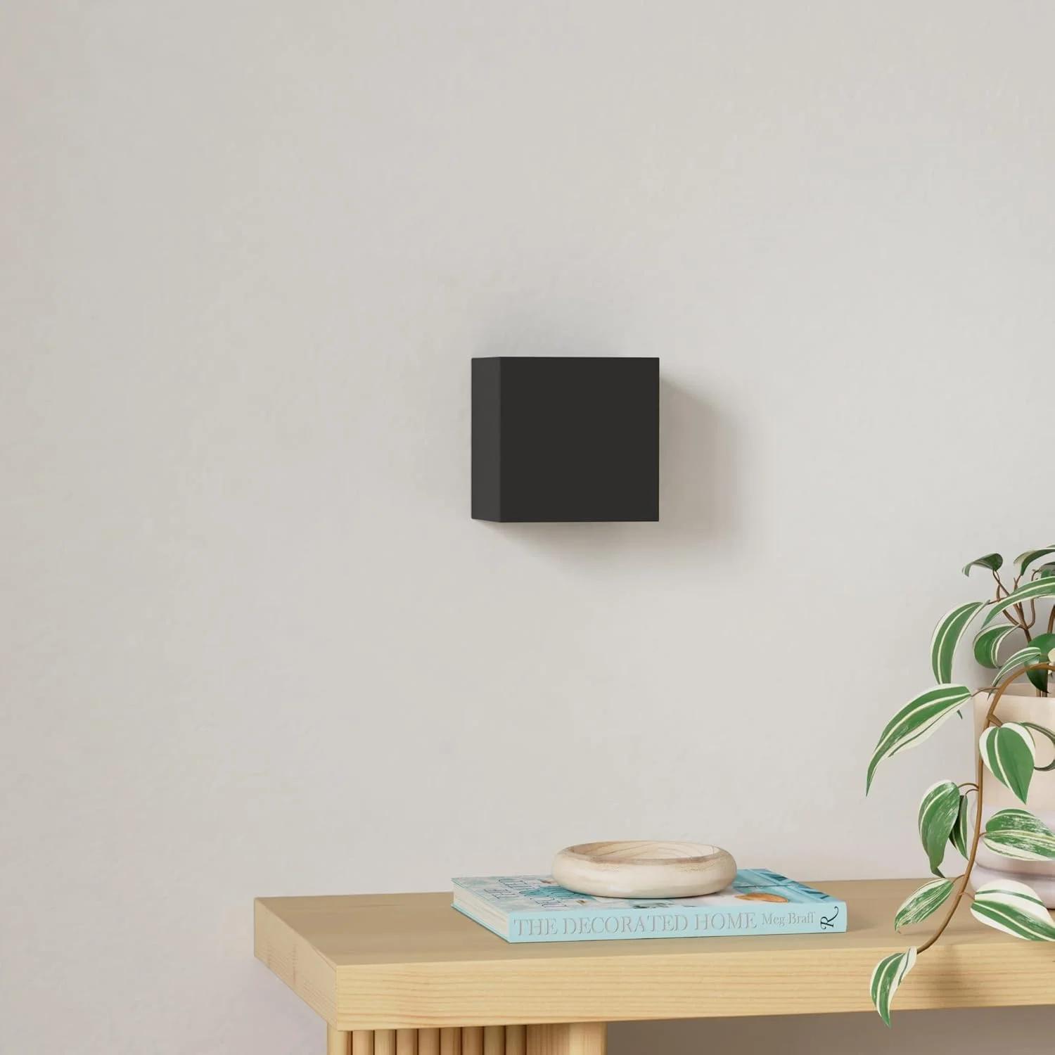 چراغ دیواری بیرونی Philips Hue White and Color Ambiance Resonate، قابل تنظیم نور، 16 میلیون رنگ، قابل کنترل از طریق برنامه، سازگار با Amazon Alexa (Echo, Echo Dot)