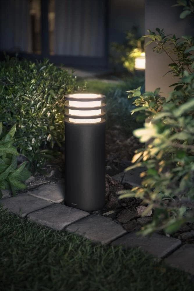 چراغ پایه دار هوشمند LED سفید فیلیپس Hue Lucca مناسب فضای باز، برای باغ و پاسیو. سازگار با الکسا، گوگل اسیستنت و اپل هوم کیت، بسته 1 عددی
