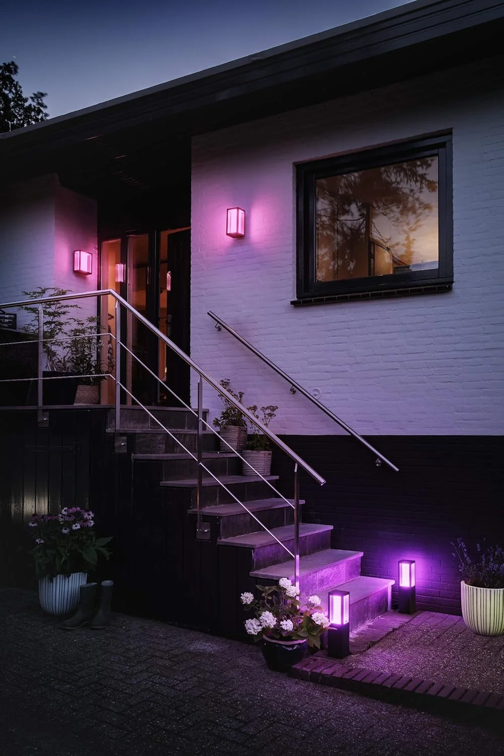 چراغ دیواری هوشمند LED باغی Philips Hue Impress White and Colour Ambiance [باریک]، سازگار با الکسا، گوگل اسیستنت و اپل هوم کیت