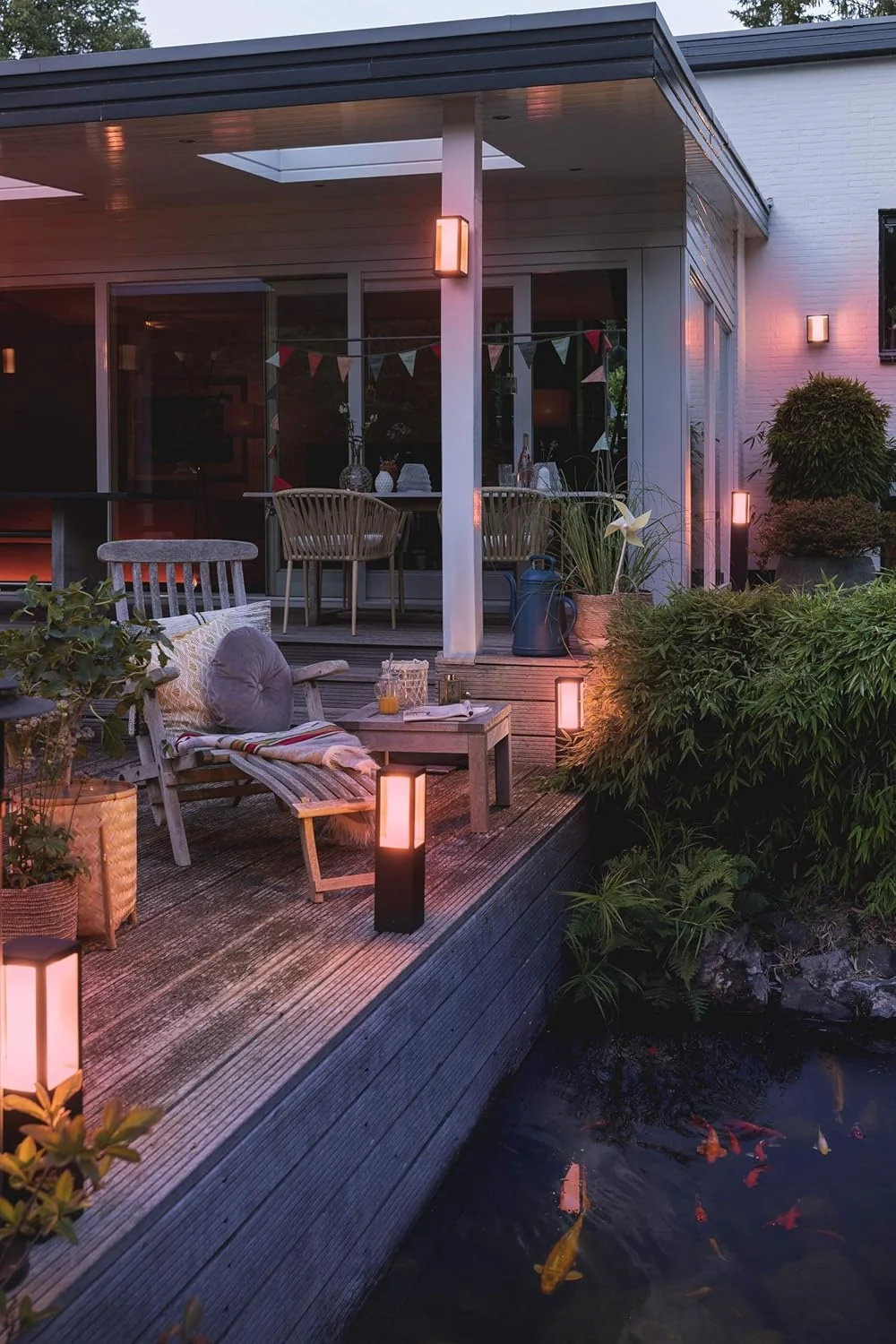 چراغ دیواری هوشمند LED باغی Philips Hue Impress White and Colour Ambiance [باریک]، سازگار با الکسا، گوگل اسیستنت و اپل هوم کیت