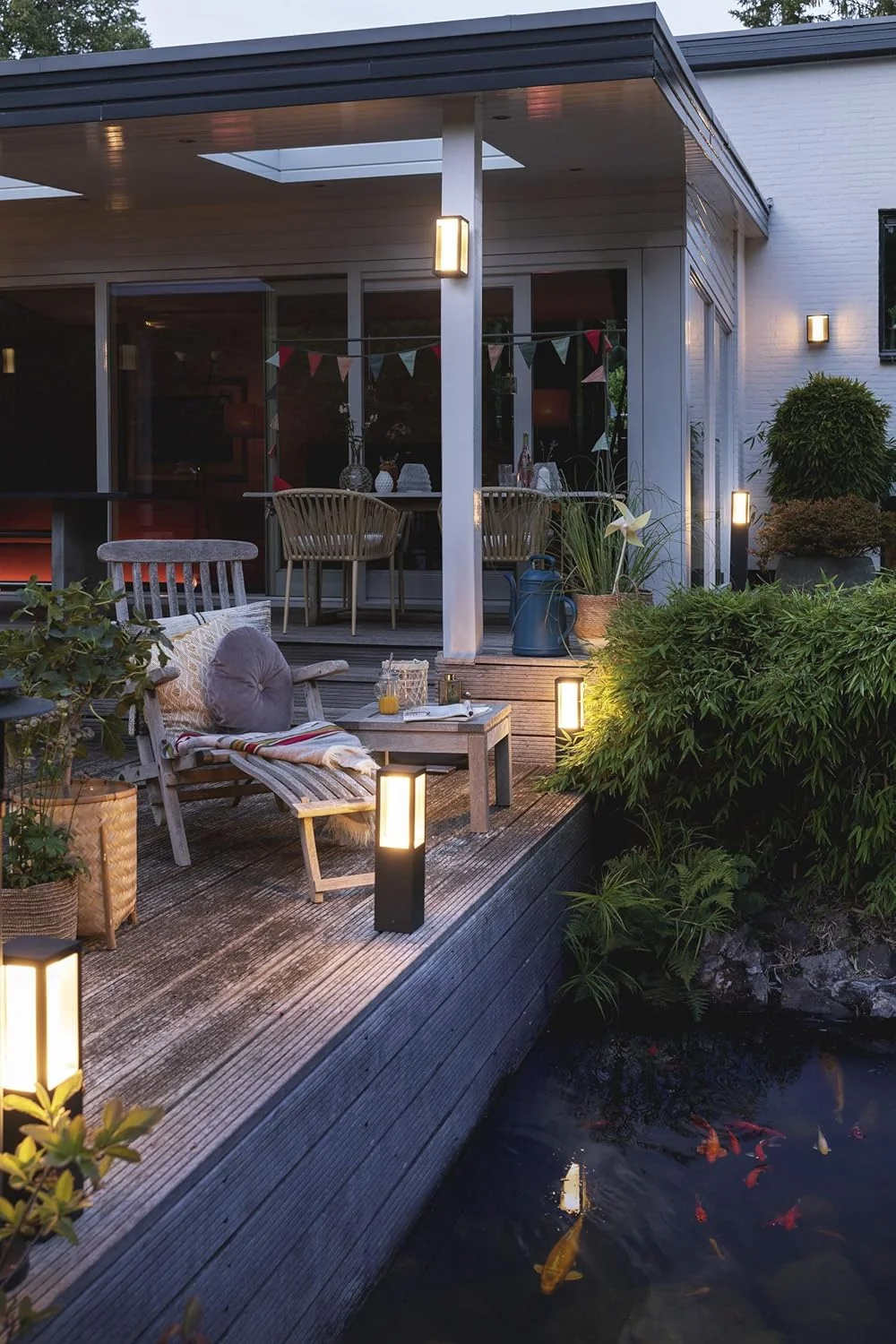چراغ دیواری هوشمند LED باغی Philips Hue Impress White and Colour Ambiance [باریک]، سازگار با الکسا، گوگل اسیستنت و اپل هوم کیت