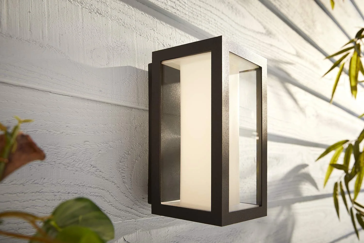 چراغ دیواری هوشمند LED باغی Philips Hue Impress White and Colour Ambiance [باریک]، سازگار با الکسا، گوگل اسیستنت و اپل هوم کیت
