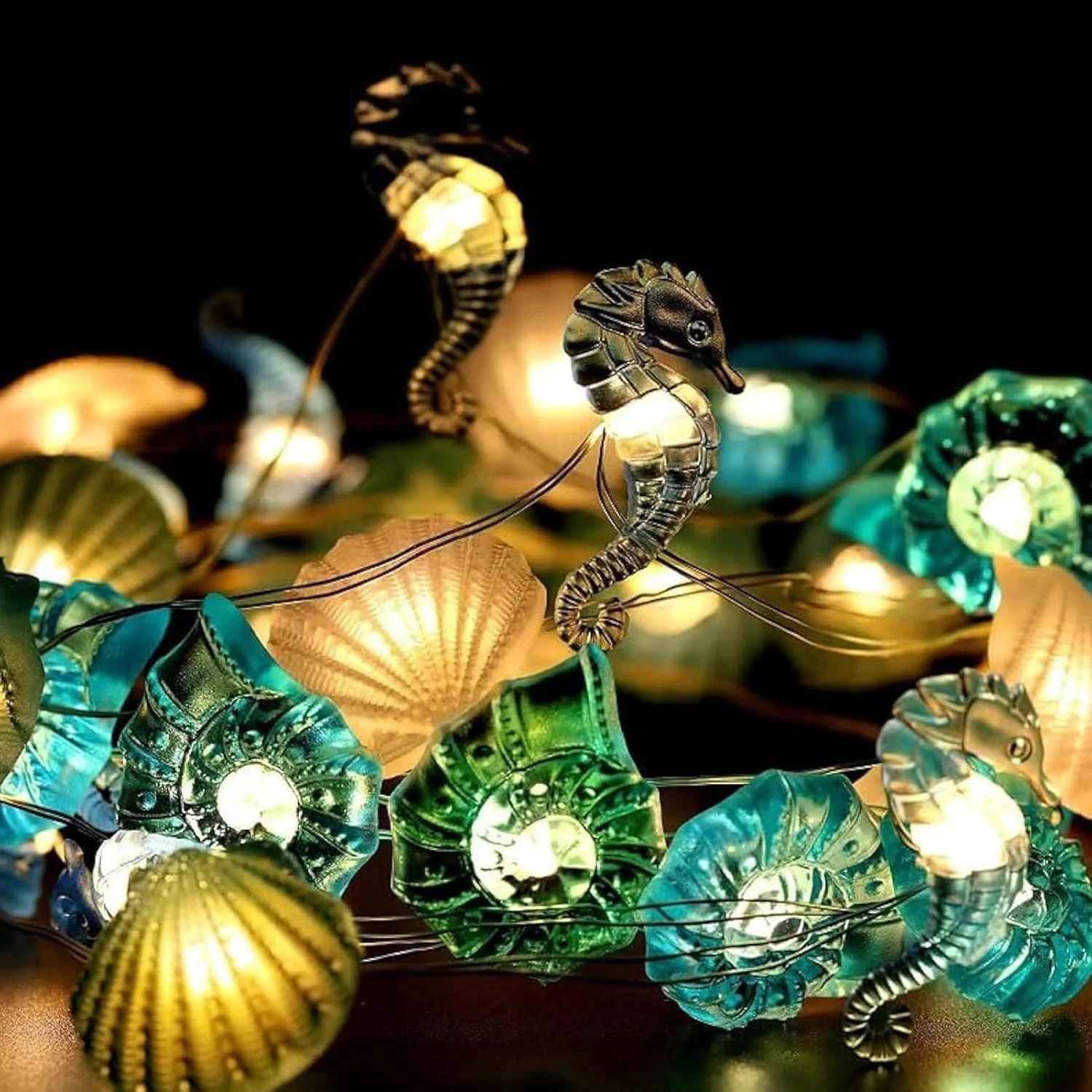 چراغهای ریسهای LED اقیانوسی KASTWAVE، چراغهای تزئینی، 3 متر / 10 فوت 30 LED با باتری، برای تزئینات داخلی و خارجی، مهمانی، عروسی و تعطیلات (صدف دریایی، اسب دریایی، سفید گرم) چراغهای ریسهای LED اقیانوسی KASTWAVE، چراغهای تزئینی، 3 متر / 10 فوت 30 LED با باتری، برای تزئینات داخلی و خارجی، مهمانی، عروسی و تعطیلات (صدف دریایی، اسب دریایی، سفید گرم)