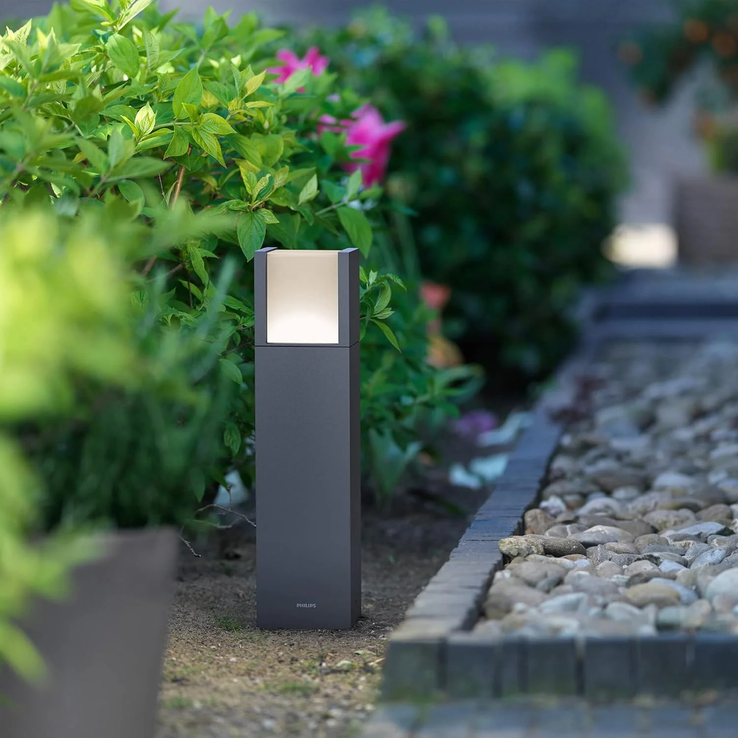 چراغ پایه دار LED فوق العاده کارآمد فضای باز فیلیپس مدل Arbour [آنتراسیت - 1x3.8W] 3000K سفید. برای روشنایی خانه، باغ، پاسیو و صرفه جویی در انرژی.