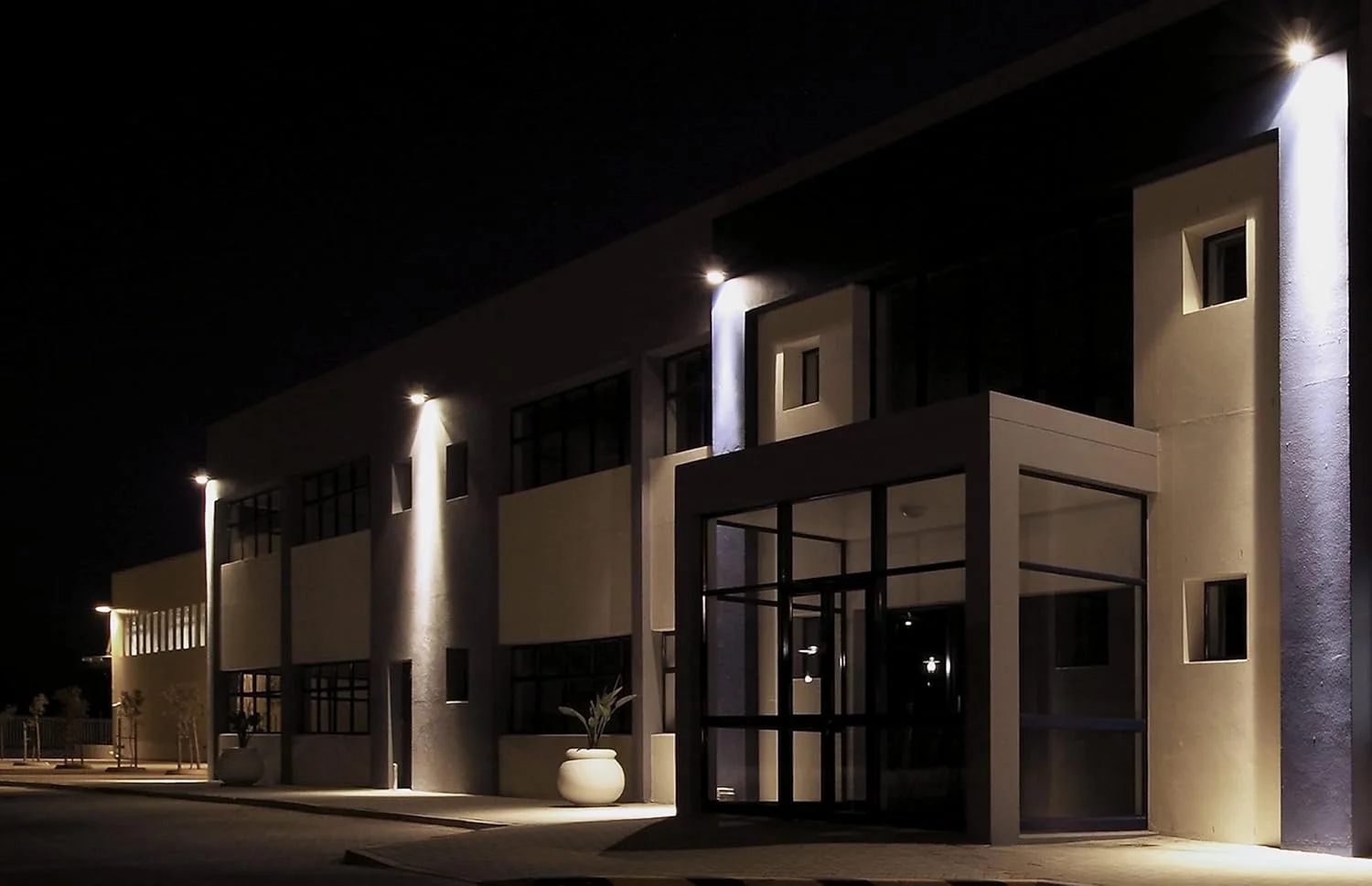 چراغ پروژکتور ال ای دی فیلیپس Projectline [20 وات - نور سفید 3000K] برای روشنایی تجاری فضای باز (911401862384)