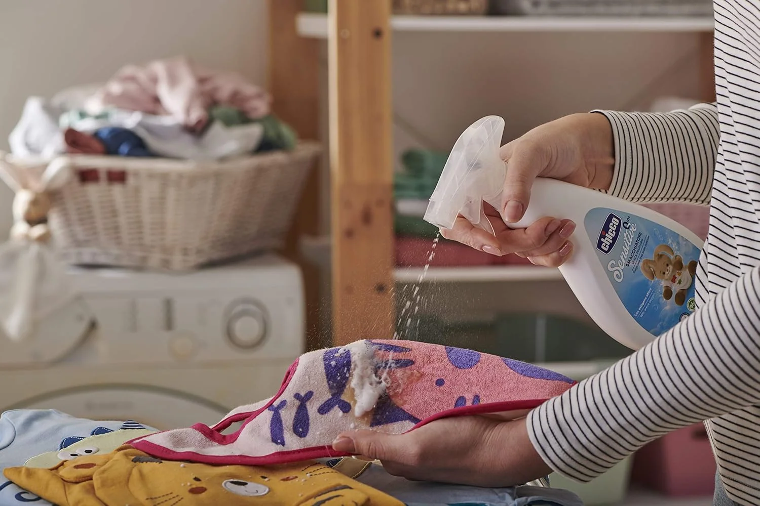 اسپری لکه بر لباس کودک چیکو آرتسانا مدل Sensitive Fabric حجم 500 میلی لیتر اسپری لکه بر لباس کودک چیکو آرتسانا مدل Sensitive Fabric حجم 500 میلی لیتر