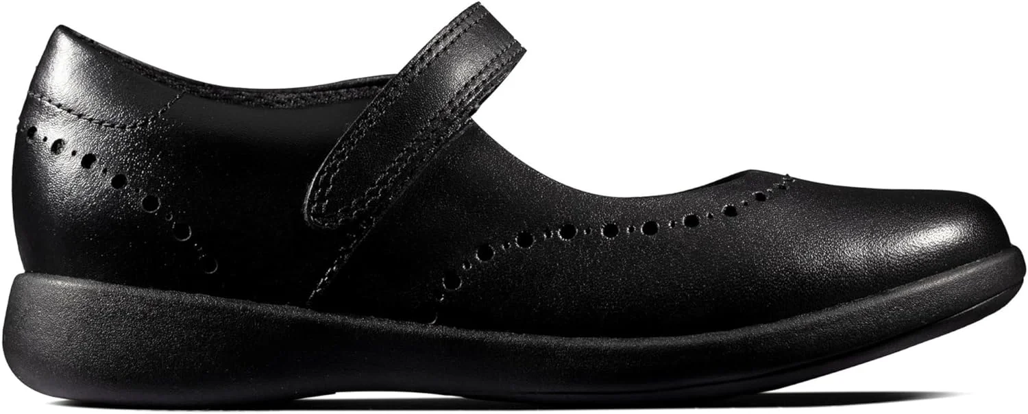 کفش مدرسه ای دخترانه Clarks Etch Craft K با پنجه پهن کفش مدرسه ای دخترانه Clarks Etch Craft K با پنجه پهن