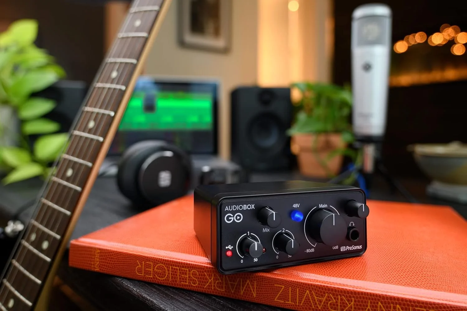 کارت صدای موبایل USB Presonus AudioBox GO 2x2 به همراه بسته نرم افزاری خلاقانه، باندل استودیو، یک جفت مانیتور استودیویی Eris E3.5 و بازوی بوم تعلیق قابل تنظیم + هدفون HD7