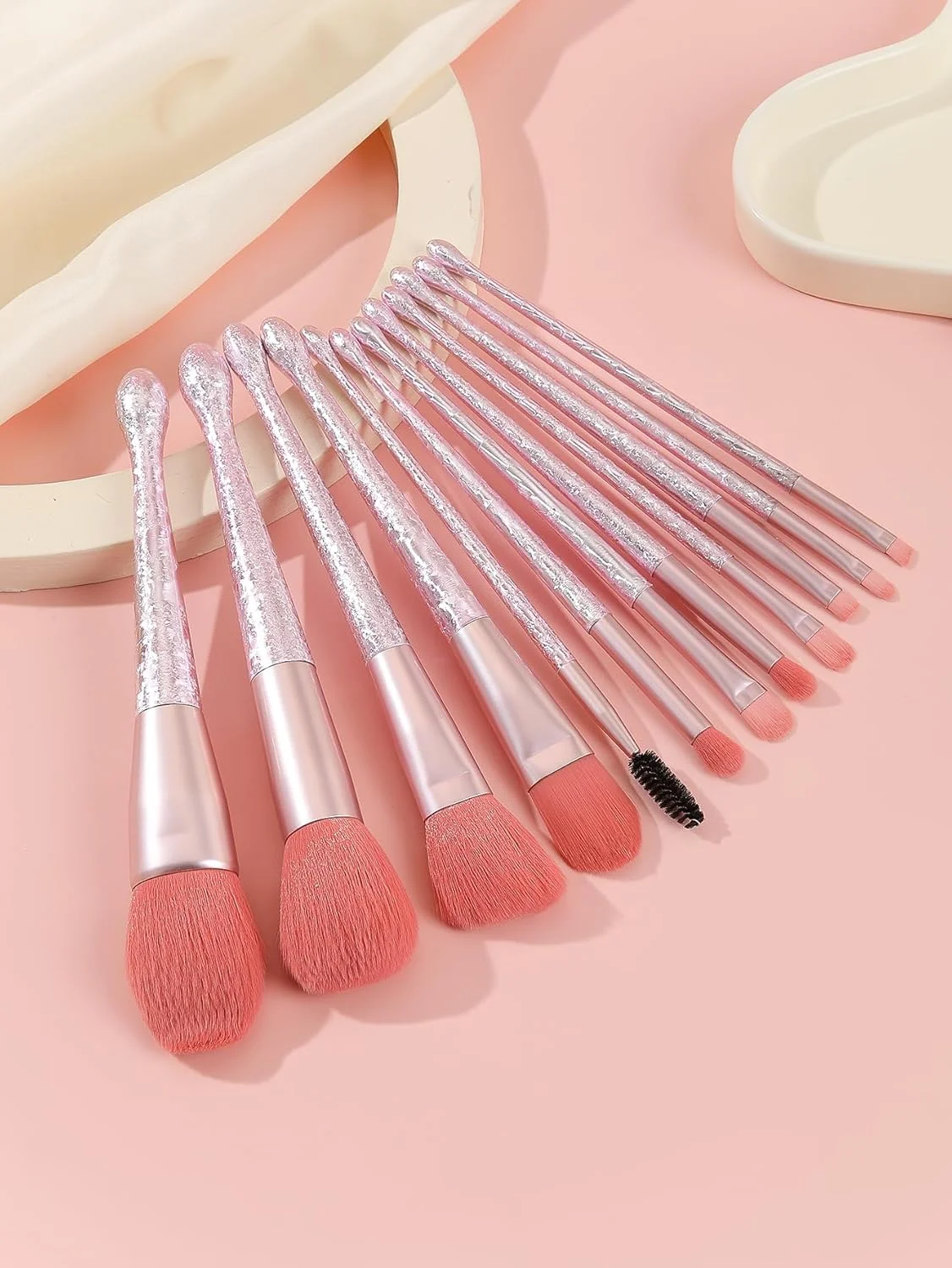 ست برس آرایشی ۱۲ عددی براش آرتیست صورتی با کیف آرایشی، شامل برس پودر صورت، برس کانتور، برس رژگونه، برس سایه چشم، برس ابرو، برس کانسیلر، سایز مسافرتی ست برس آرایشی ۱۲ عددی براش آرتیست صورتی با کیف آرایشی، شامل برس پودر صورت، برس کانتور، برس رژگونه، برس سایه چشم، برس ابرو، برس کانسیلر، سایز مسافرتی