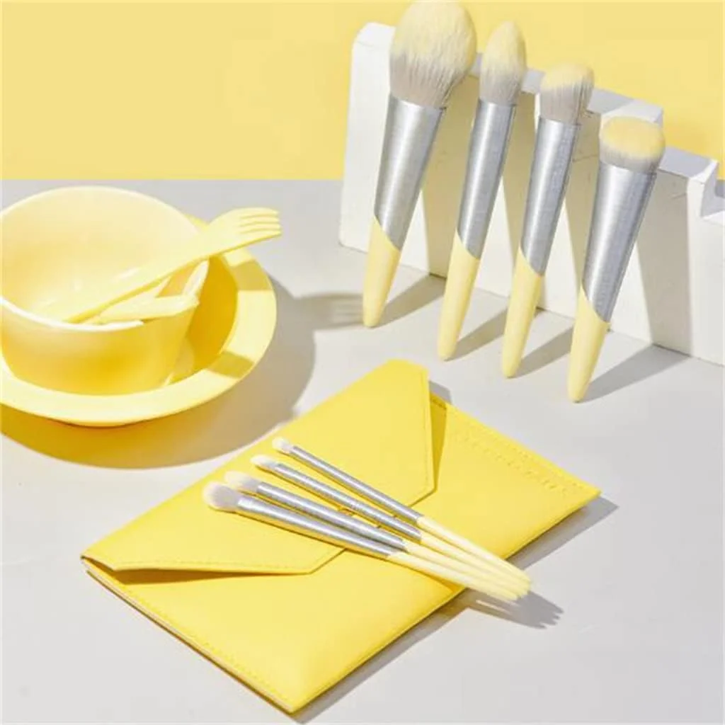 ست برس آرایشی WALNUT شامل برس سایه چشم، برس پودر فیکس، کانسیلر، برس اصلاح کننده و هایلایتر