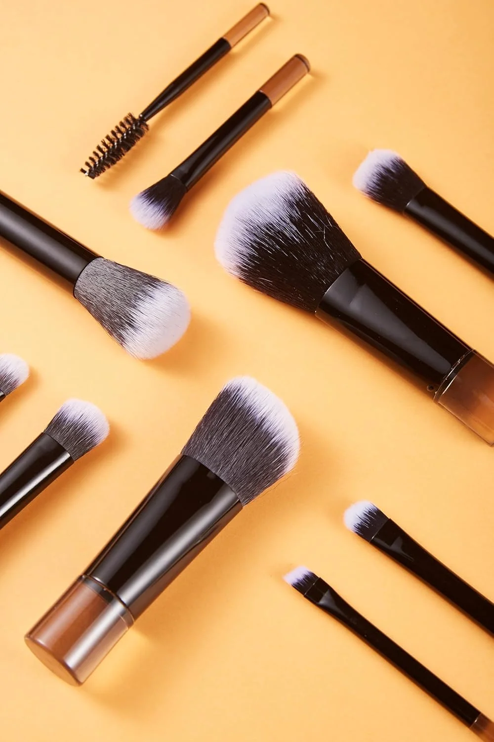 ست برس آرایشی قابل حمل COSHINE، 10 عدد برس مینی کامل با عملکرد آسان به همراه کیف برس (مشکی) ست برس آرایشی قابل حمل COSHINE، 10 عدد برس مینی کامل با عملکرد آسان به همراه کیف برس (مشکی)