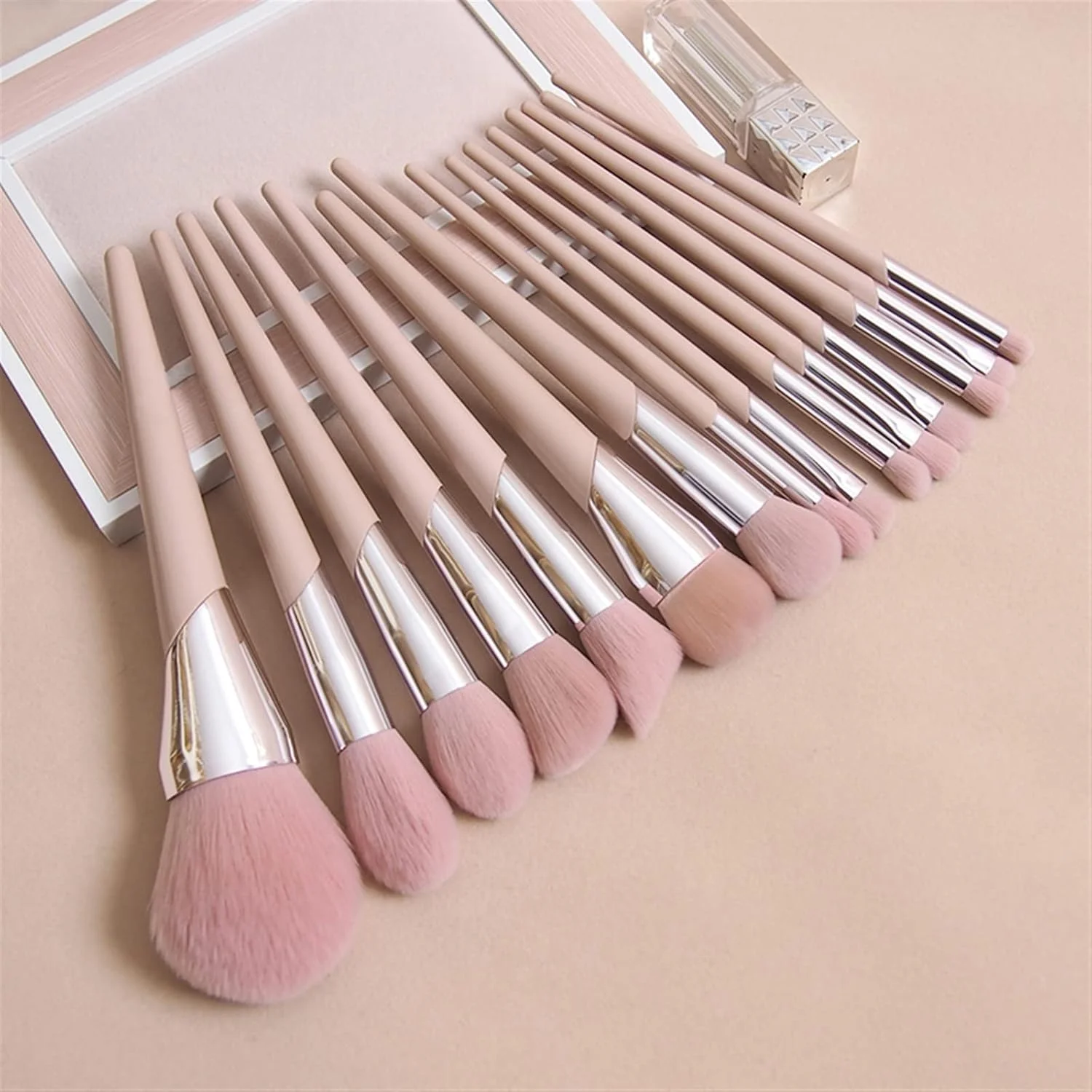 ست برس آرایشی هودور، برس های آرایشی مد روز صورتی کالباسی، ست برس پودر صورت، رژگونه، هایلایتر، سایه چشم، ترکیب، بینی، ابرو و لب