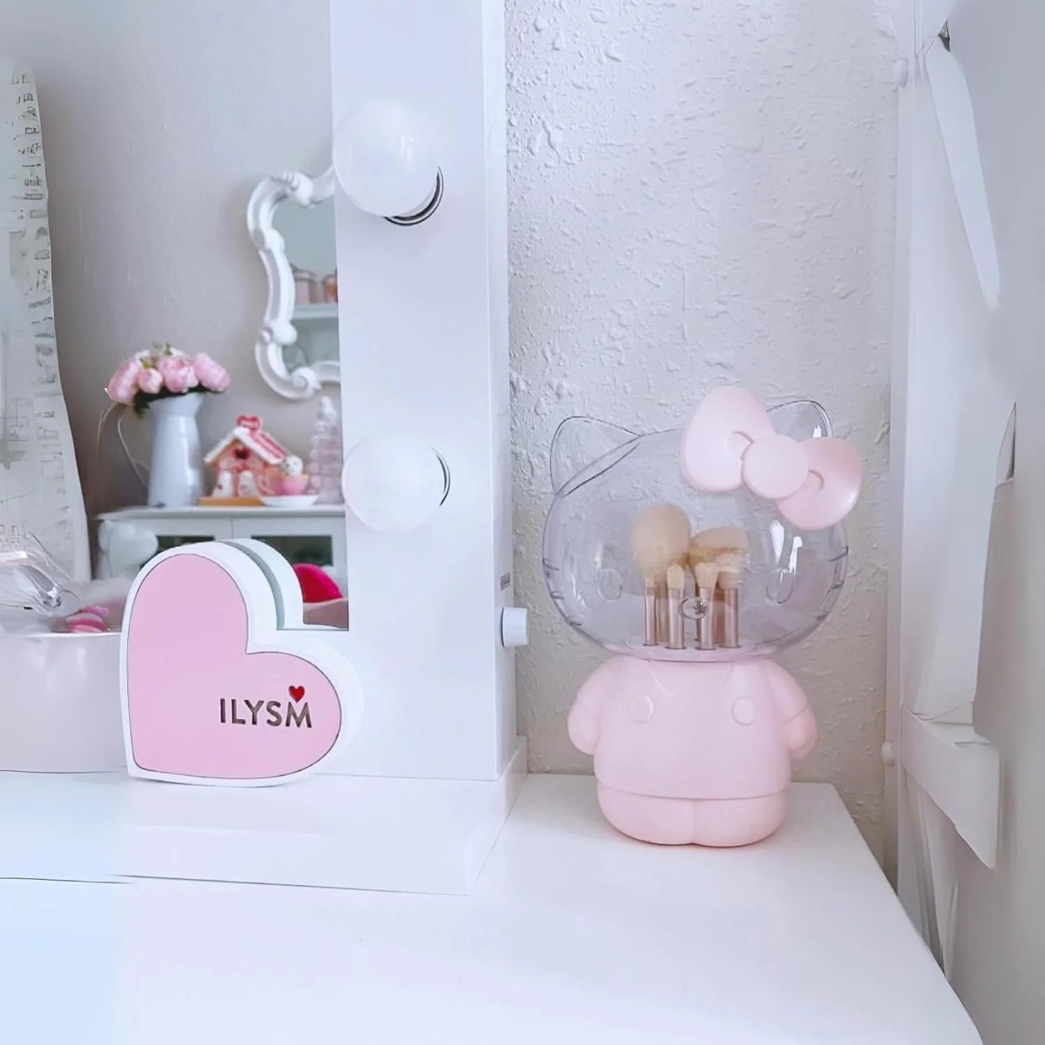 ایمپریشنز ونیتی · ست برس آرایشی 6 تکه هلو کیتی با محفظه شفاف، برس های فوق العاده نرم برای کرم پودر، پودر صورت، ترکیب، سایه چشم و خط چشم با نگهدارنده سه بعدی زیبا ایمپریشنز ونیتی · ست برس آرایشی 6 تکه هلو کیتی با محفظه شفاف، برس های فوق العاده نرم برای کرم پودر، پودر صورت، ترکیب، سایه چشم و خط چشم با نگهدارنده سه بعدی زیبا