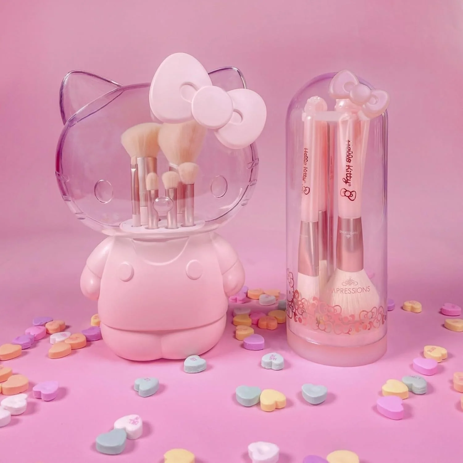 ایمپریشنز ونیتی · ست برس آرایشی 6 تکه هلو کیتی با محفظه شفاف، برس های فوق العاده نرم برای کرم پودر، پودر صورت، ترکیب، سایه چشم و خط چشم با نگهدارنده سه بعدی زیبا ایمپریشنز ونیتی · ست برس آرایشی 6 تکه هلو کیتی با محفظه شفاف، برس های فوق العاده نرم برای کرم پودر، پودر صورت، ترکیب، سایه چشم و خط چشم با نگهدارنده سه بعدی زیبا