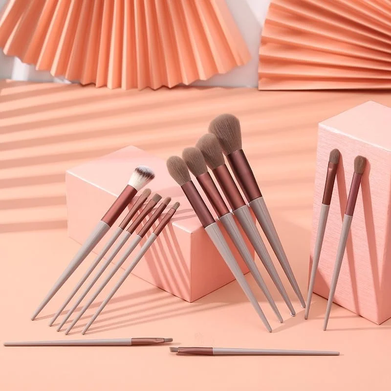 ست برس آرایشی حرفه ای صورت و چشم با موهای مصنوعی ممتاز HUDACRUSH Beauty، شامل 13 برس آرایشی | مناسب برای کرم، مایع و پودر (قهوه ای) ست برس آرایشی حرفه ای صورت و چشم با موهای مصنوعی ممتاز HUDACRUSH Beauty، شامل 13 برس آرایشی | مناسب برای کرم، مایع و پودر (قهوه ای)