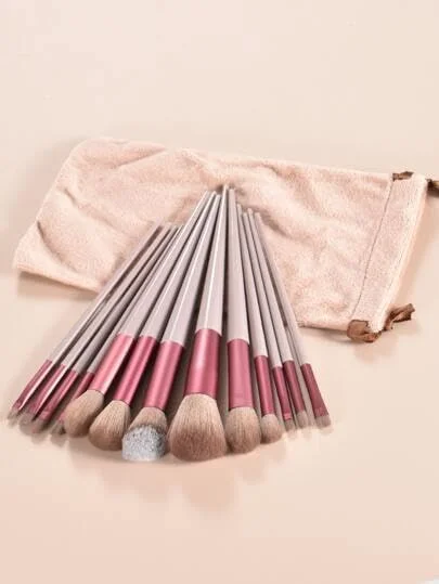 ست برس آرایشی حرفه ای صورت و چشم با موهای مصنوعی ممتاز HUDACRUSH Beauty، شامل 13 برس آرایشی | مناسب برای کرم، مایع و پودر (قهوه ای) ست برس آرایشی حرفه ای صورت و چشم با موهای مصنوعی ممتاز HUDACRUSH Beauty، شامل 13 برس آرایشی | مناسب برای کرم، مایع و پودر (قهوه ای)