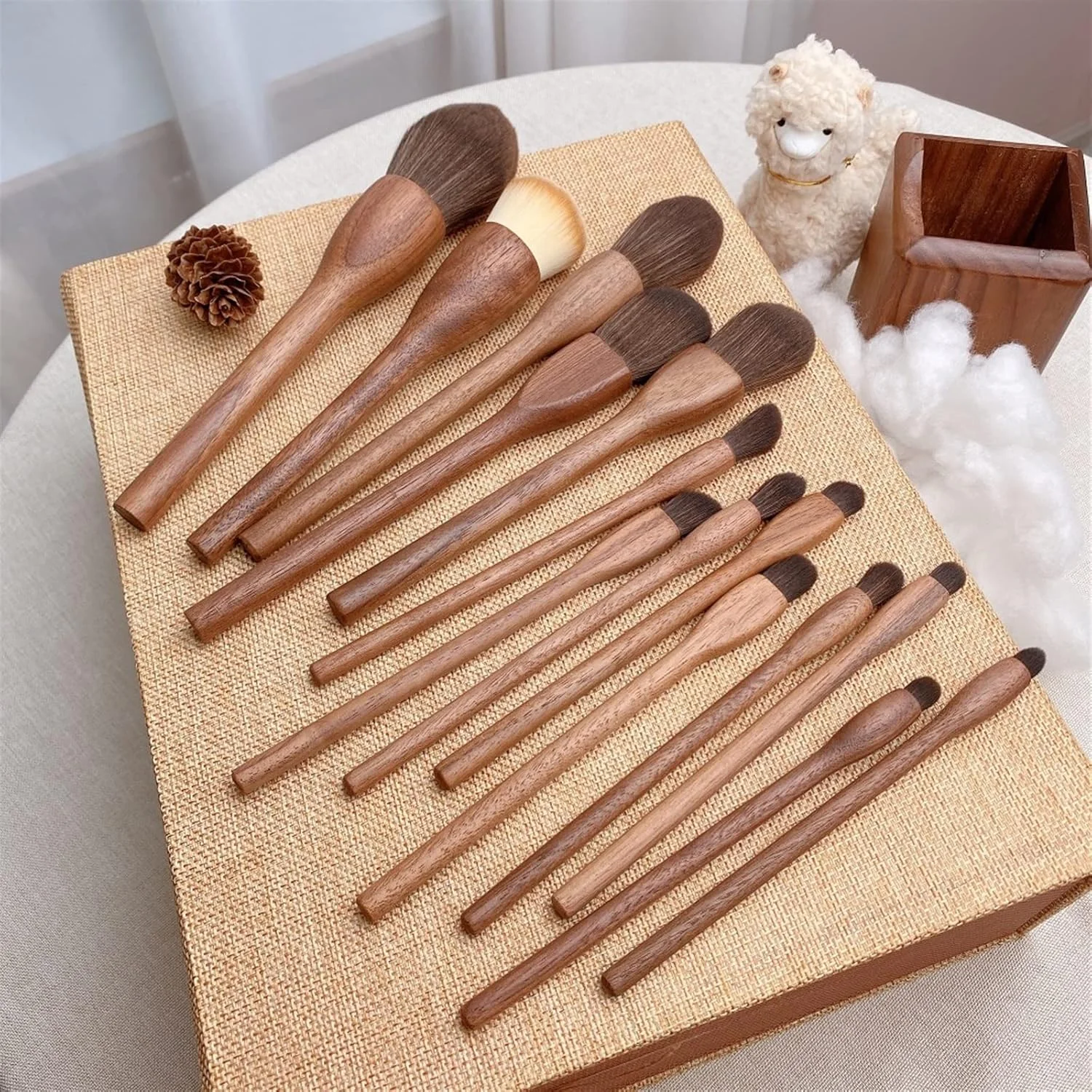 ست برس آرایشی هودور، ست برس آرایشی حرفه ای برای زنان، برس های آرایشی گردویی وگان وینتیج، ابزار زیبایی سایه چشم، رژگونه، پودر و کرم پودر