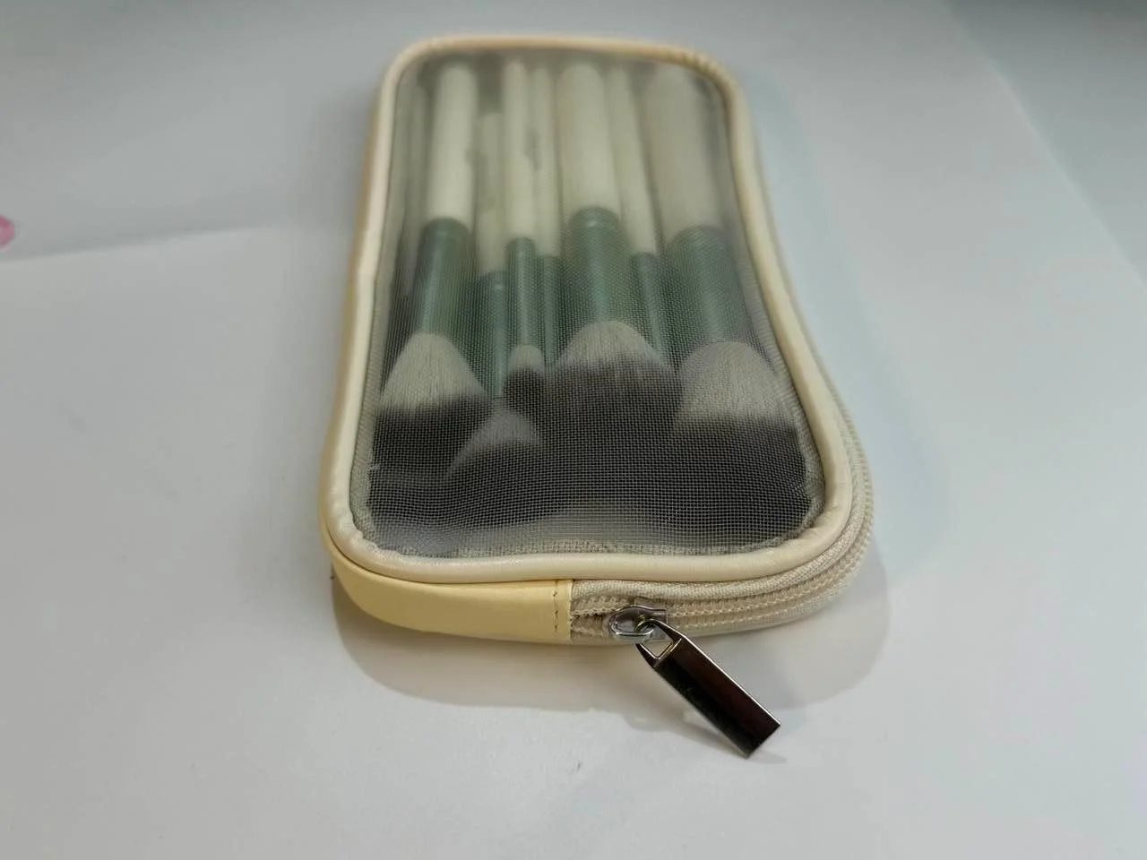 ست براش آرایشی 12 عددی HEYMKGO، برس های آرایشی حرفه ای، مجموعه برس ممتاز مصنوعی برای کرم پودر، رژگونه، ترکیب، لب، سایه چشم، ابرو به همراه کیف مسافرتی