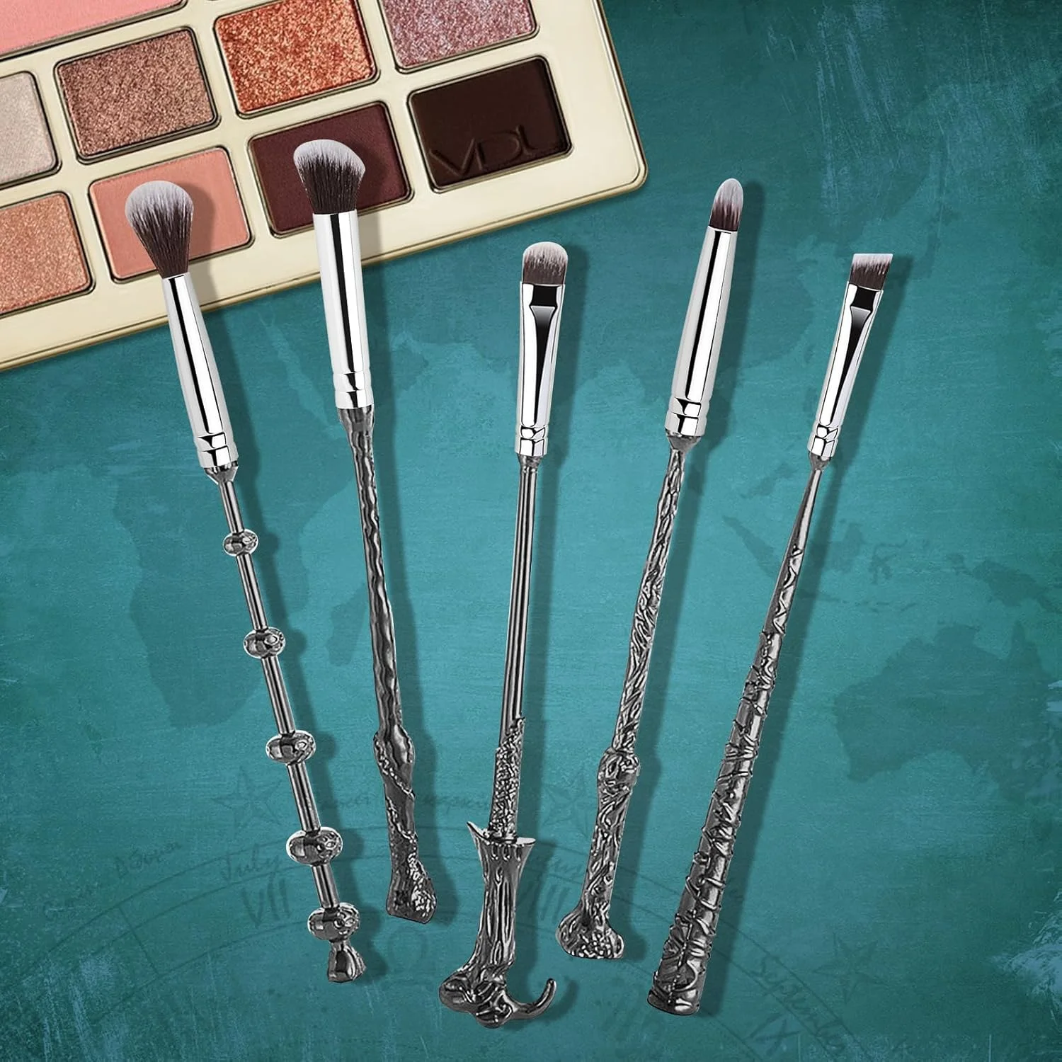 ست برس آرایشی هری با 5 سنجاق سینه از گروه های مدرسه جادوگری، ست هدیه برس آرایشی پاتر برای دختران و زنان، هدیه تولد کریسمس برای کودکان