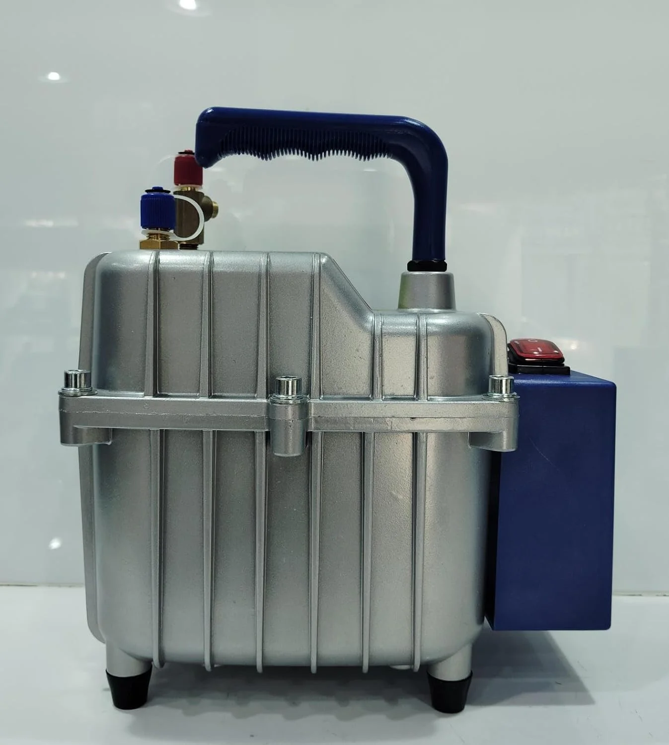 پمپ وکیوم چند منظوره 4.6 لیتری - 230 وات | 220 ولت تک فاز 50 هرتز | سبک وزن - 8 کیلوگرم | بادوام و با کارایی بالا