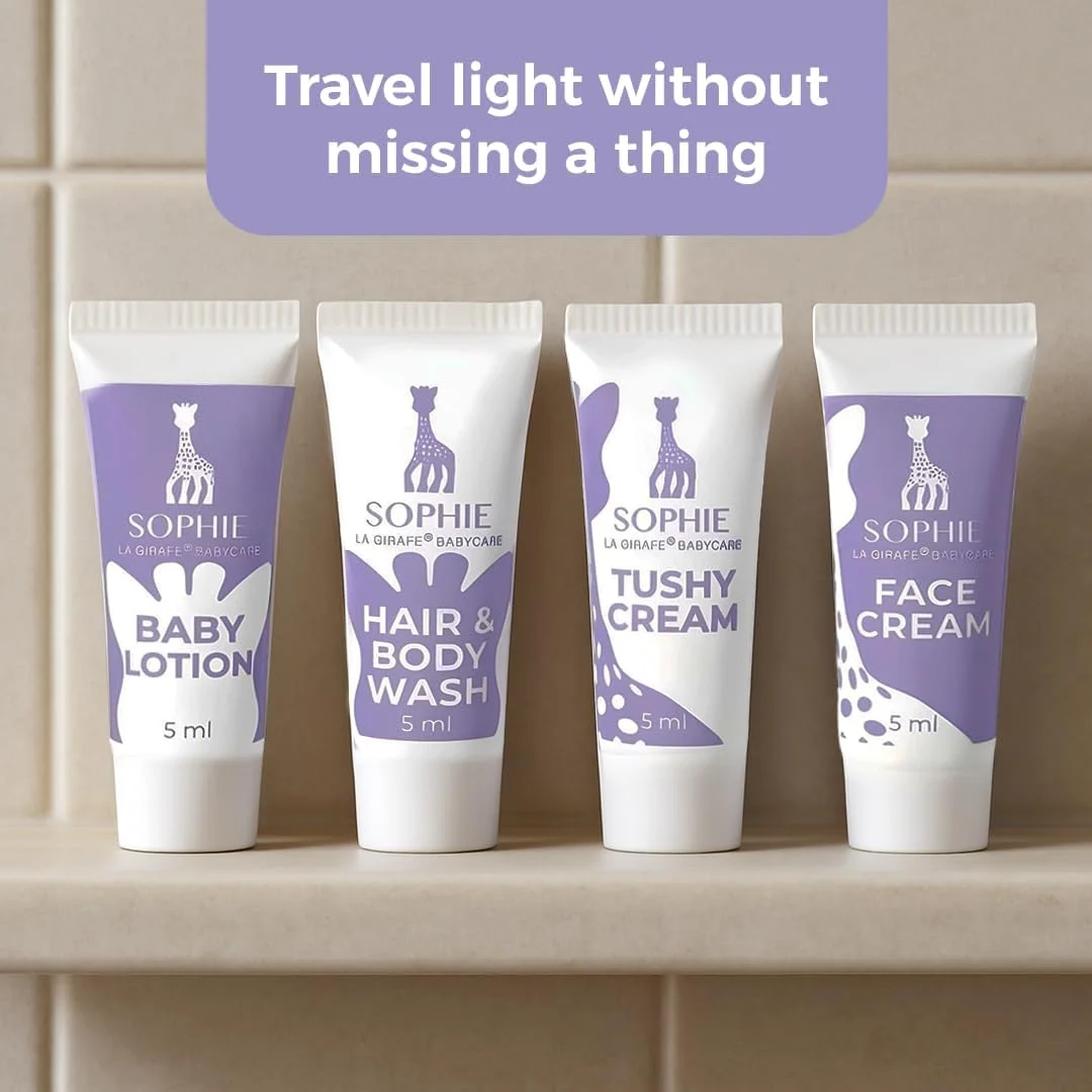 ست مراقبت از نوزاد ارگانیک Sophie la Girafe Babycare Tiny Traveler - کیت مسافرتی مناسب کیف پوشک با 4 محصول ضروری + کیف دستمال مرطوب قابل استفاده مجدد + 6 بسته دستمال 20 عددی - مورد تایید TSA و سازگار با محیط زیست