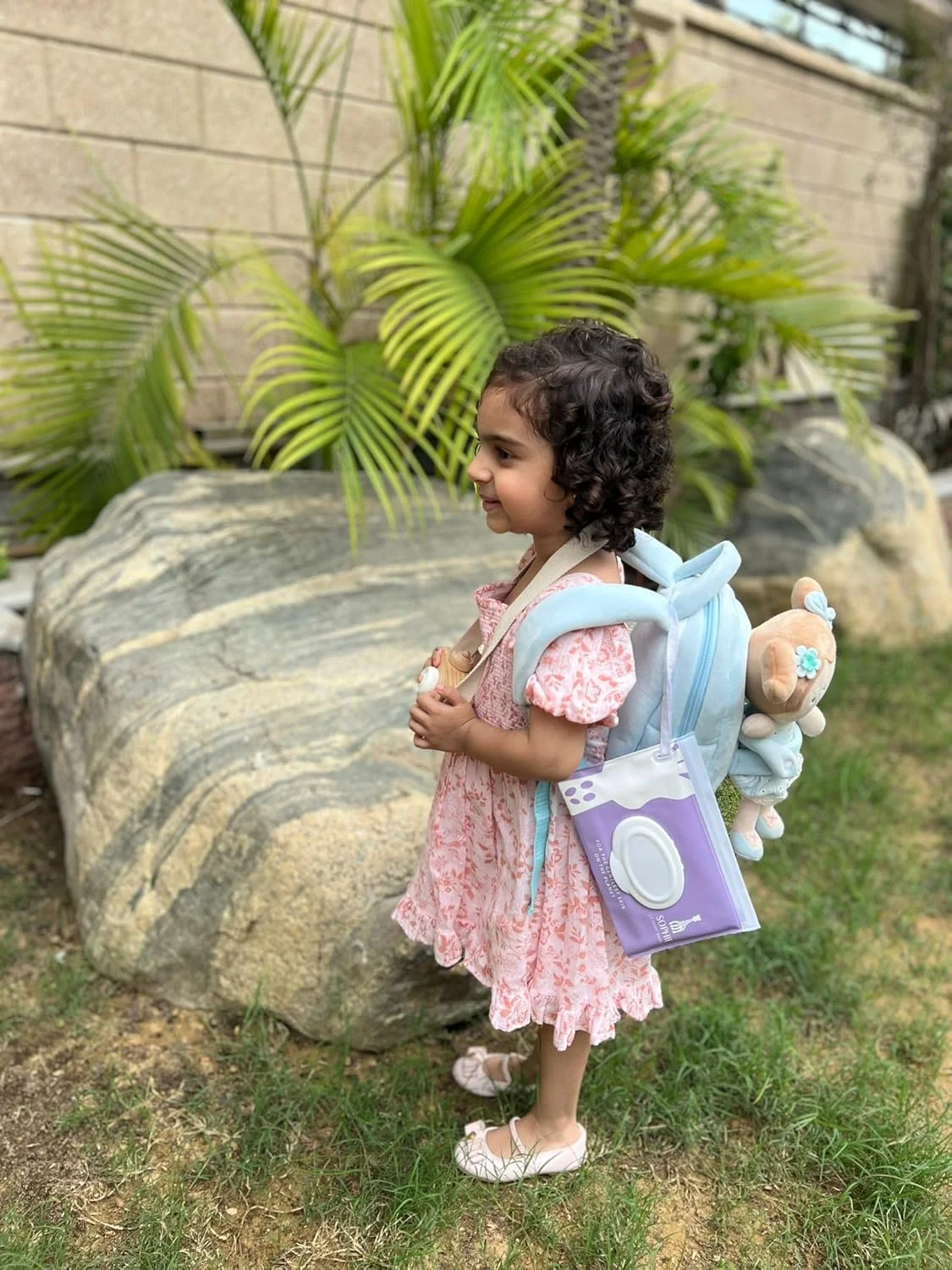 ست مراقبت از نوزاد ارگانیک Sophie la Girafe Babycare Tiny Traveler - کیت مسافرتی مناسب کیف پوشک با 4 محصول ضروری + کیف دستمال مرطوب قابل استفاده مجدد + 6 بسته دستمال 20 عددی - مورد تایید TSA و سازگار با محیط زیست