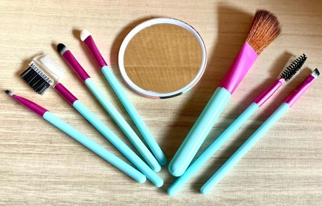 ست برس آرایشی گرتزومال همراه با آینه، مجموعه 8 عددی برای سایه چشم، رژ لب، برس هایلایتر، برس کرم پودر، برس سایه چشم، برس ابرو - چند رنگ