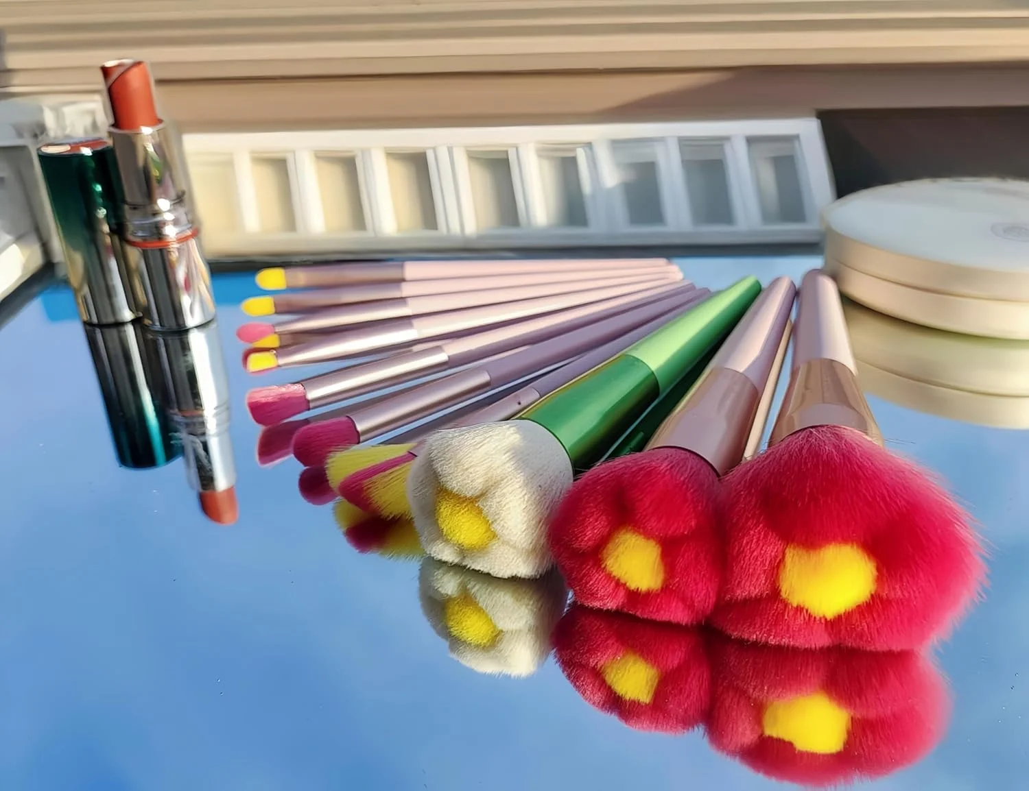 ست براش آرایشی فانتزی کیوت، 9 تکه براش آرایشی گل بابونه واقعی سبز رنگ شامل براش پودر، رژگونه، سایه چشم، ناخن و ضد آفتاب برای دختران و زنان