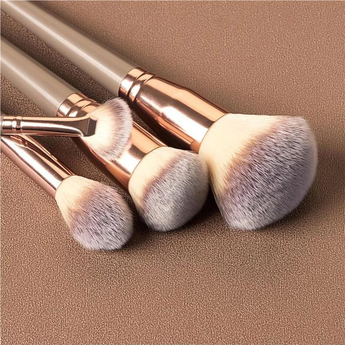 ست 15 عددی برس آرایشی حرفه ای Enwye با کیف چرمی PU، برس های مصنوعی ممتاز برای کرم پودر، پودر صورت، کانسیلر، سایه چشم و رژگونه ست 15 عددی برس آرایشی حرفه ای Enwye با کیف چرمی PU، برس های مصنوعی ممتاز برای کرم پودر، پودر صورت، کانسیلر، سایه چشم و رژگونه